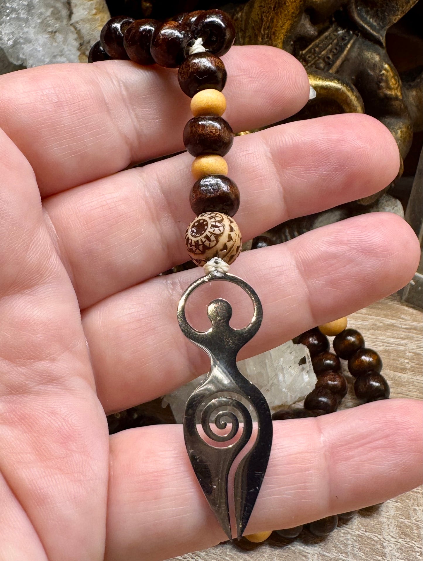 Collier de perles en bois