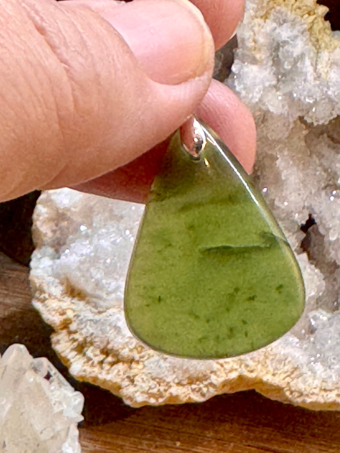 Pendentif de jade néphrite