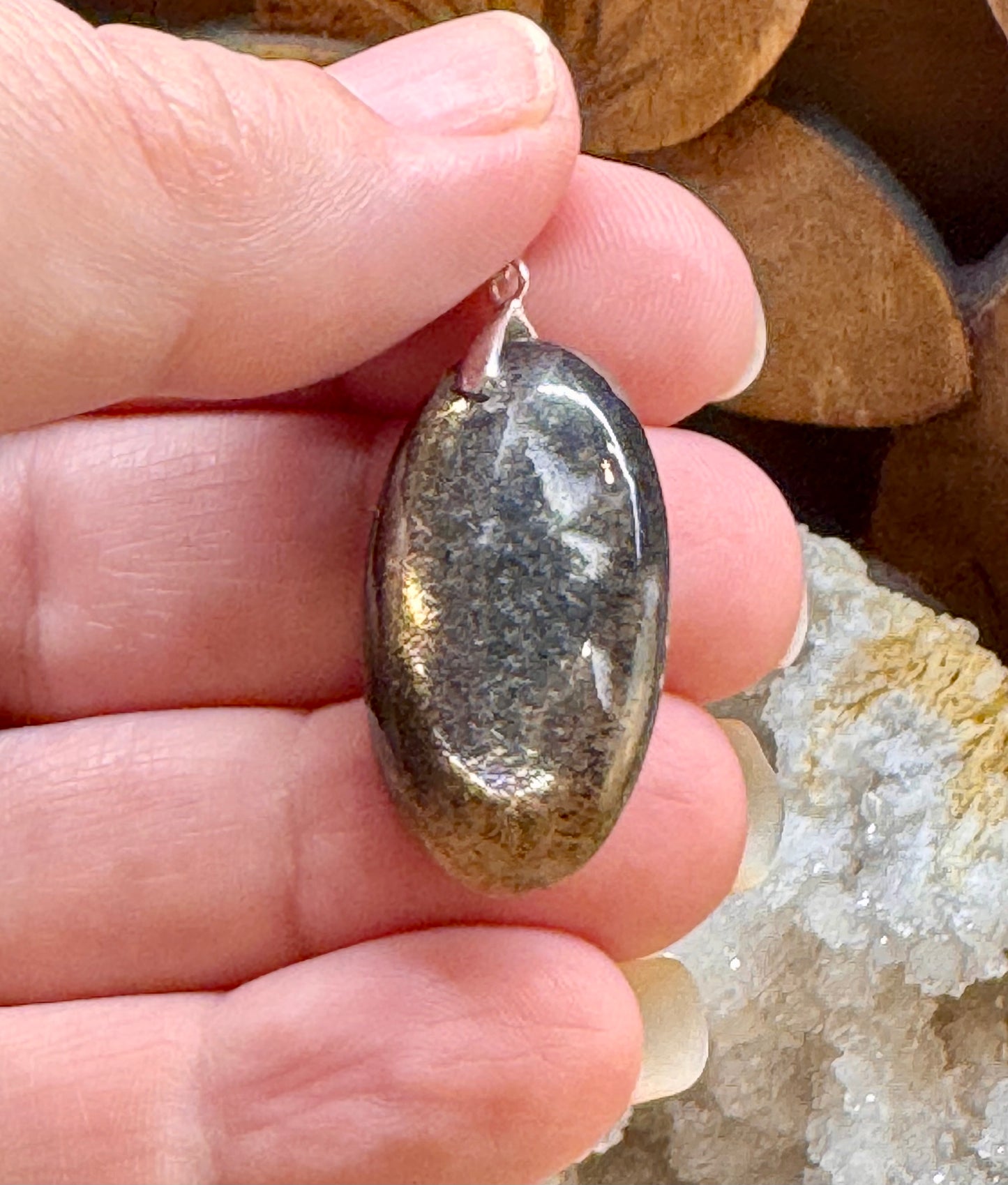 Pendentif de pierre de soleil noire