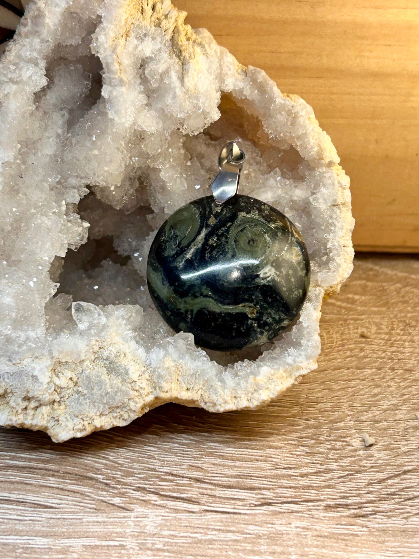 Pendentif de jaspe kambaba