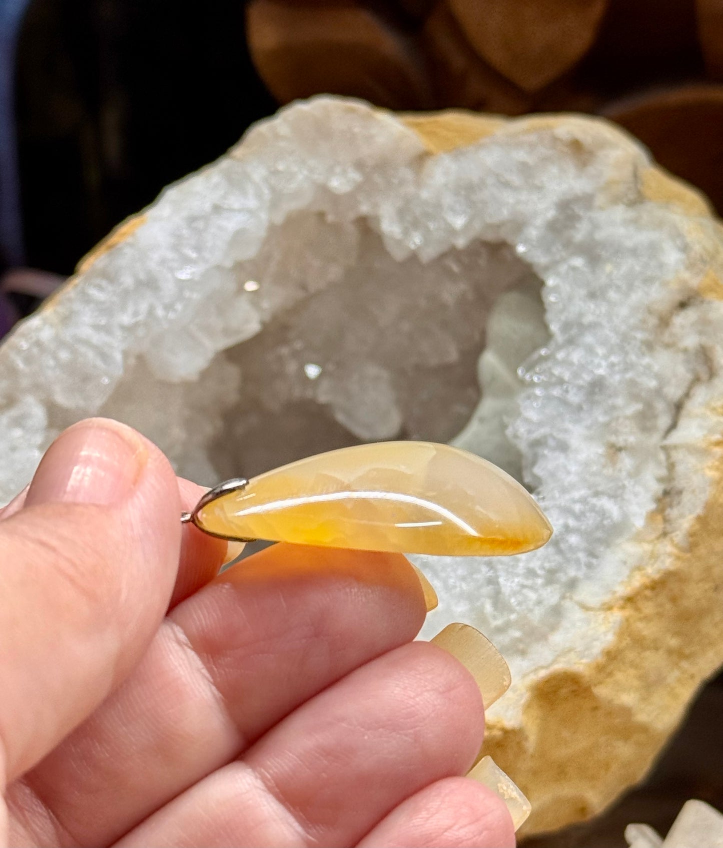 Pendentif en cornaline bombée