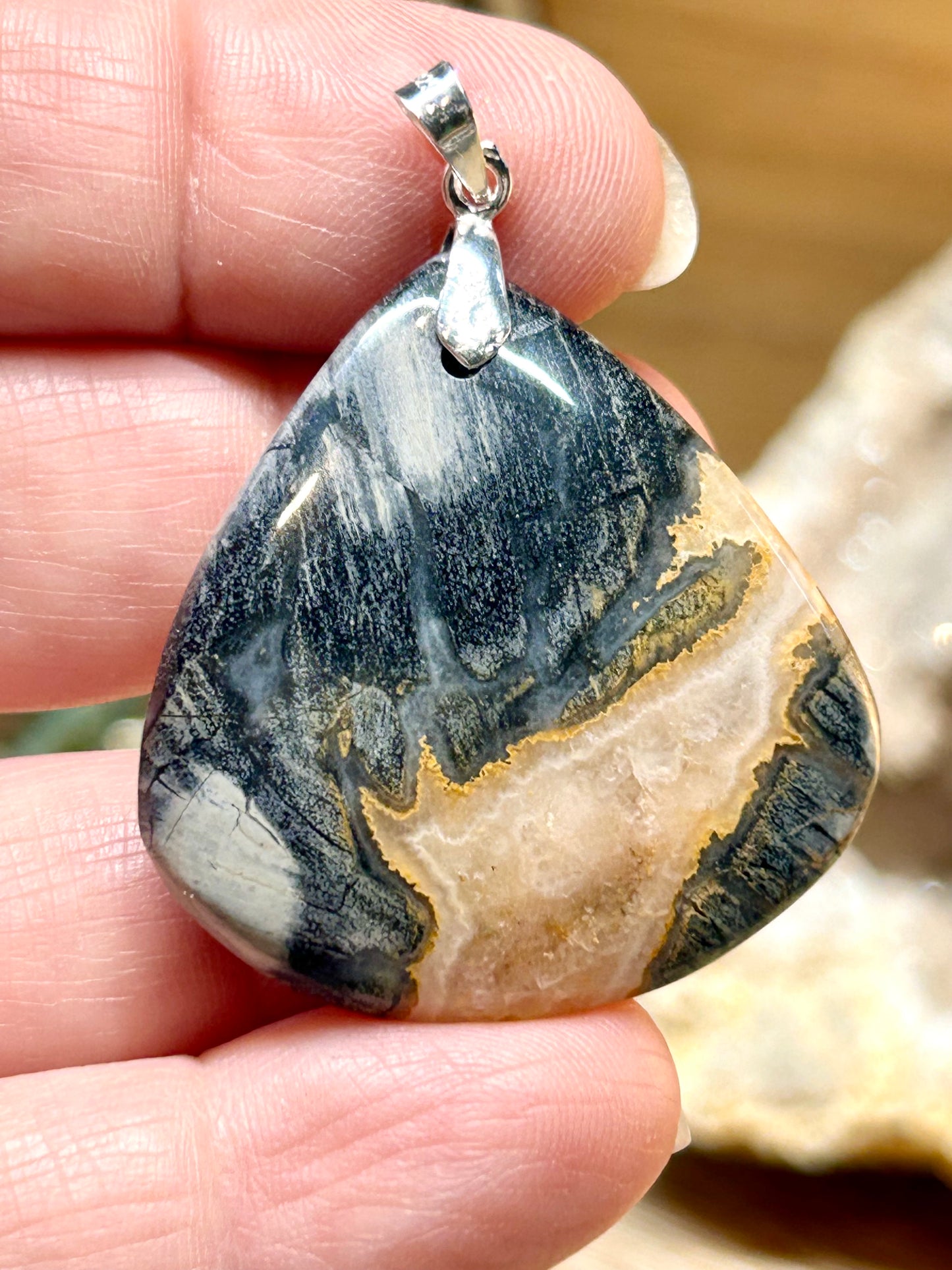 Pendentif d’agate dentelle noire