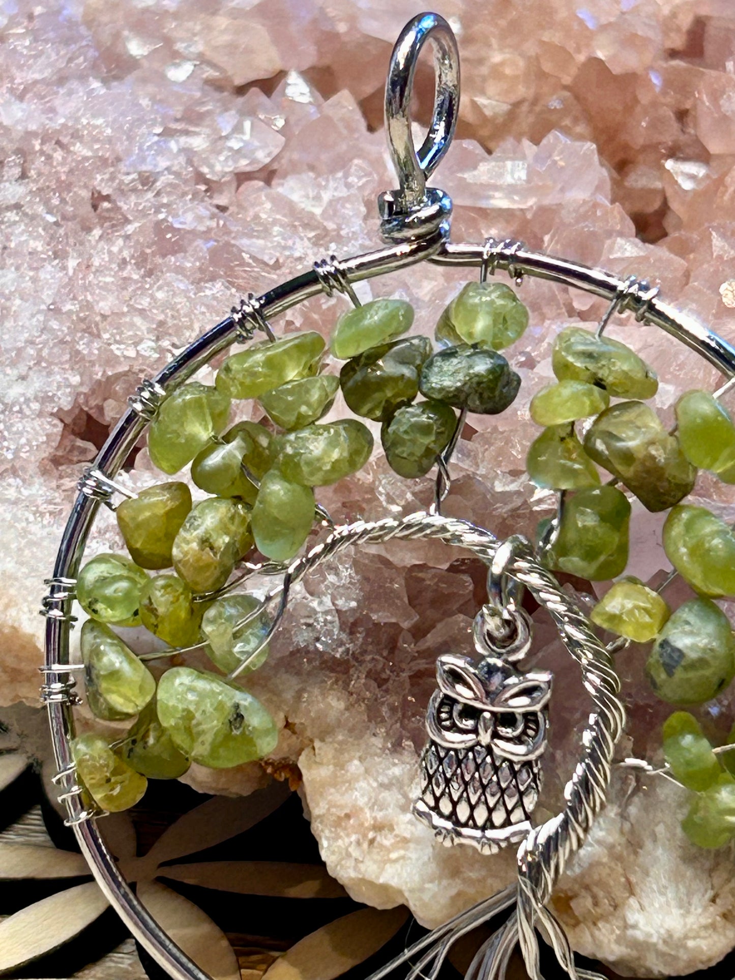 Pendentif en préhnite hibou
