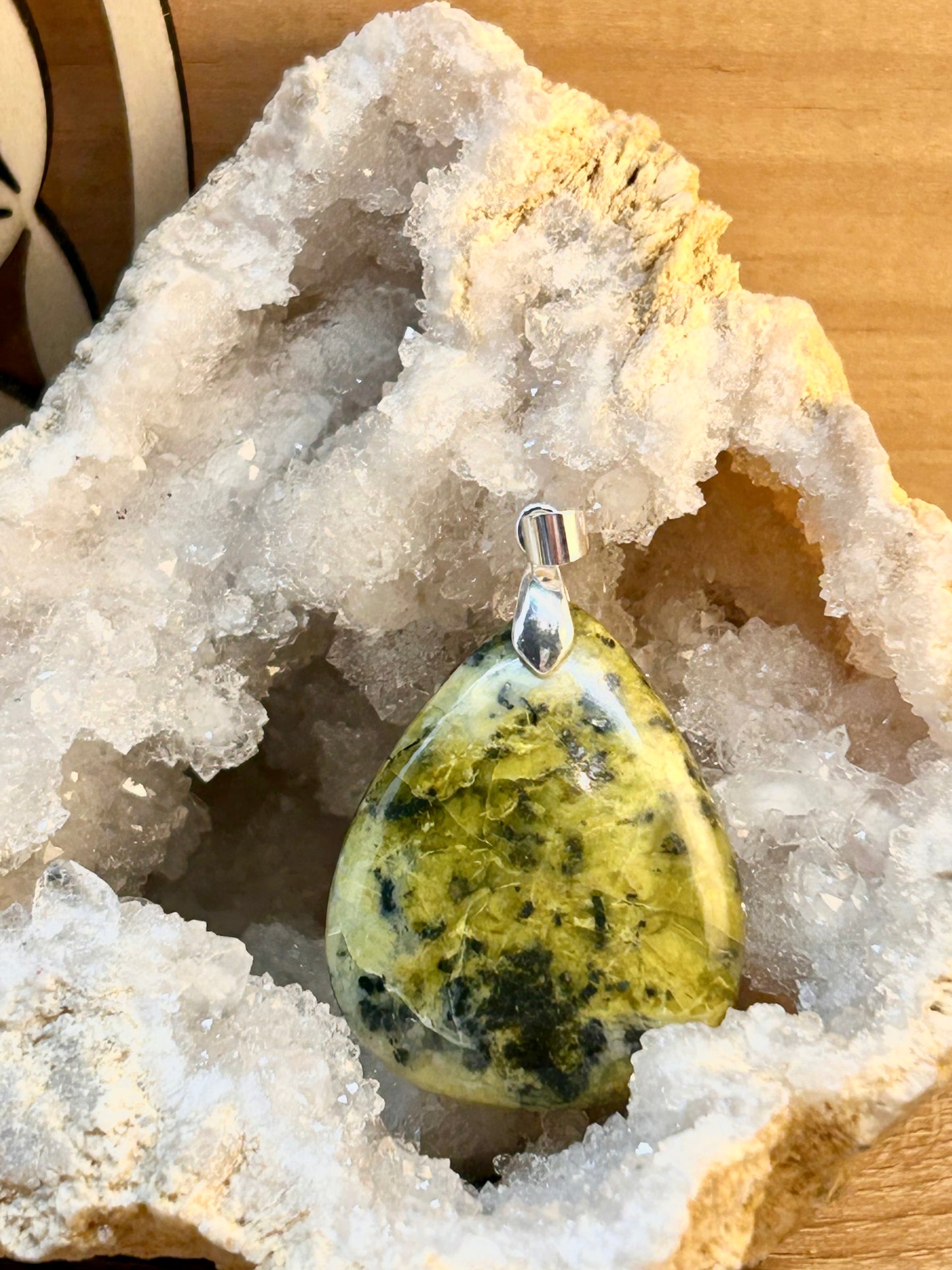 Pendentif d’atlantisite