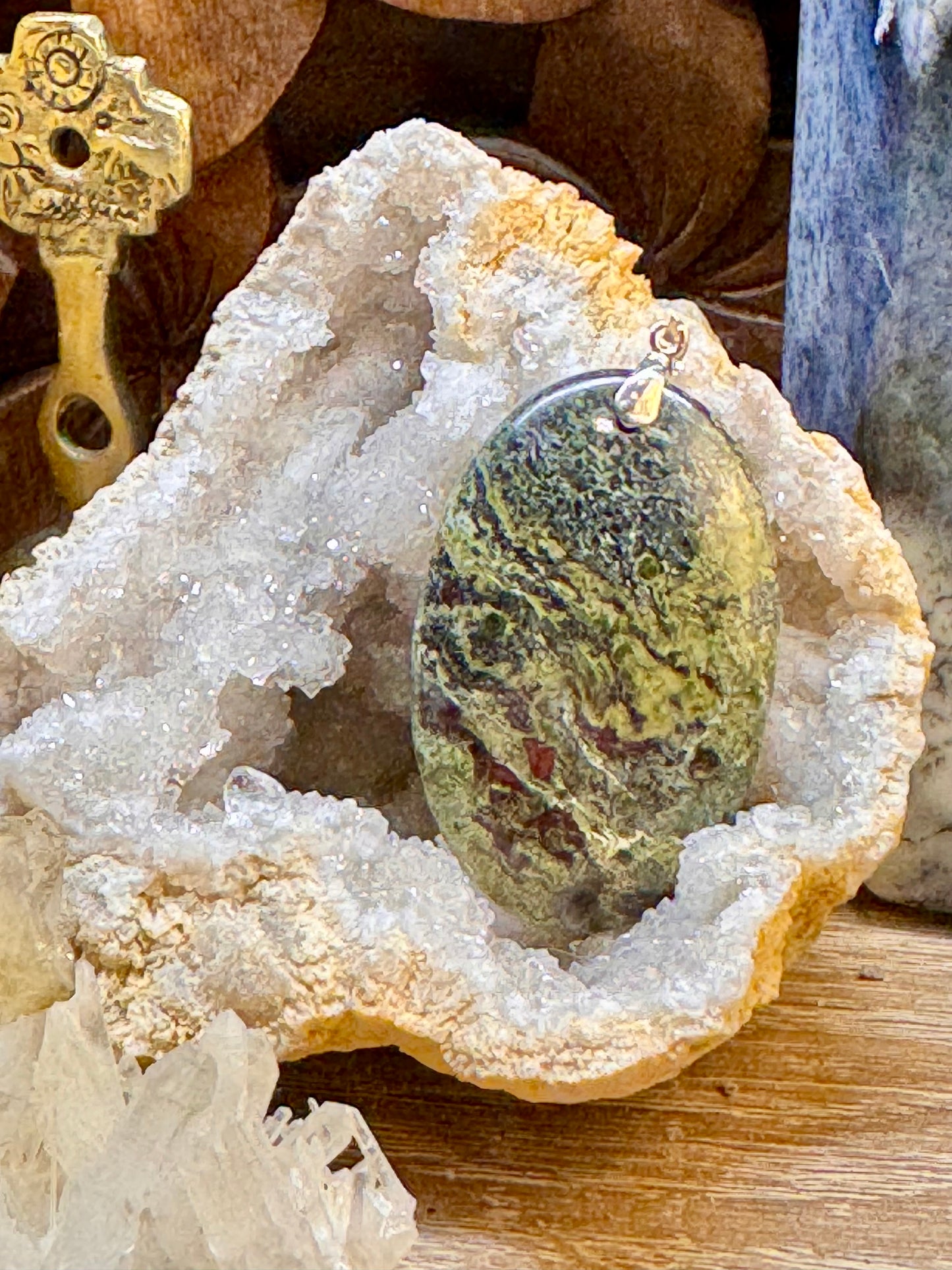 Pendentif de pierre de dragon ou piémontite
