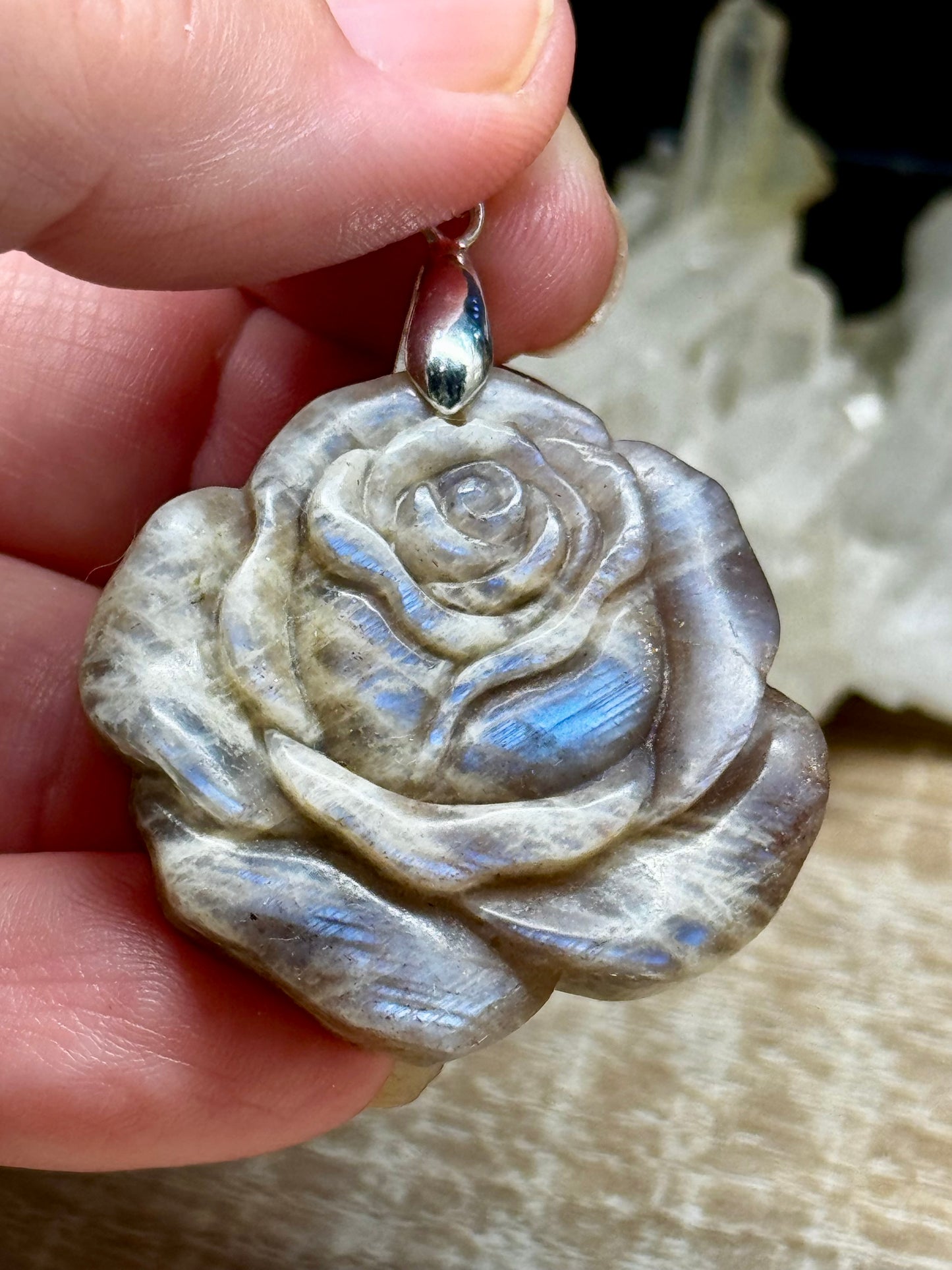 Pendentif en Pierre de lune - Forme de Rose