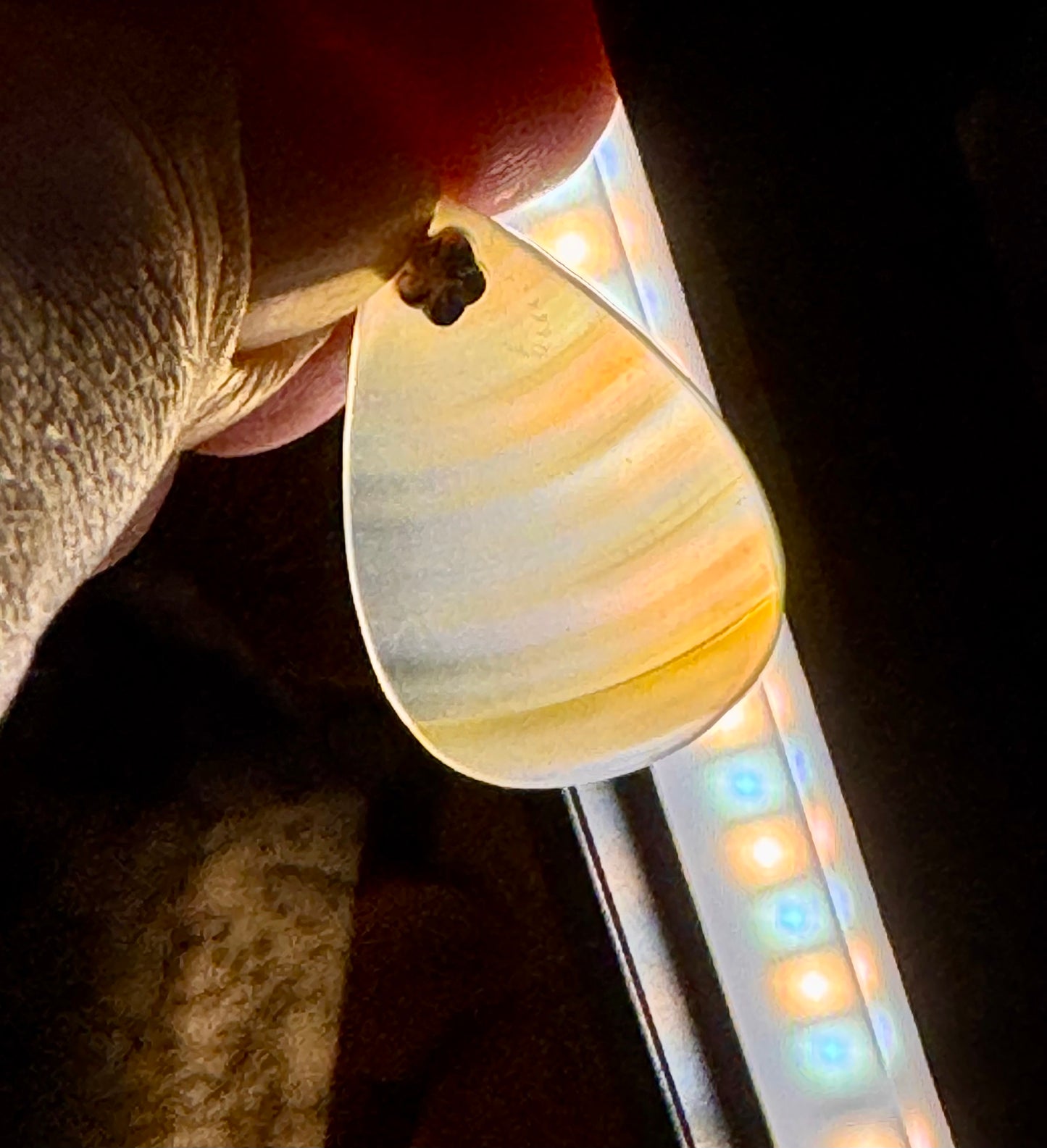 Pendentif goutte agate arc-en-ciel