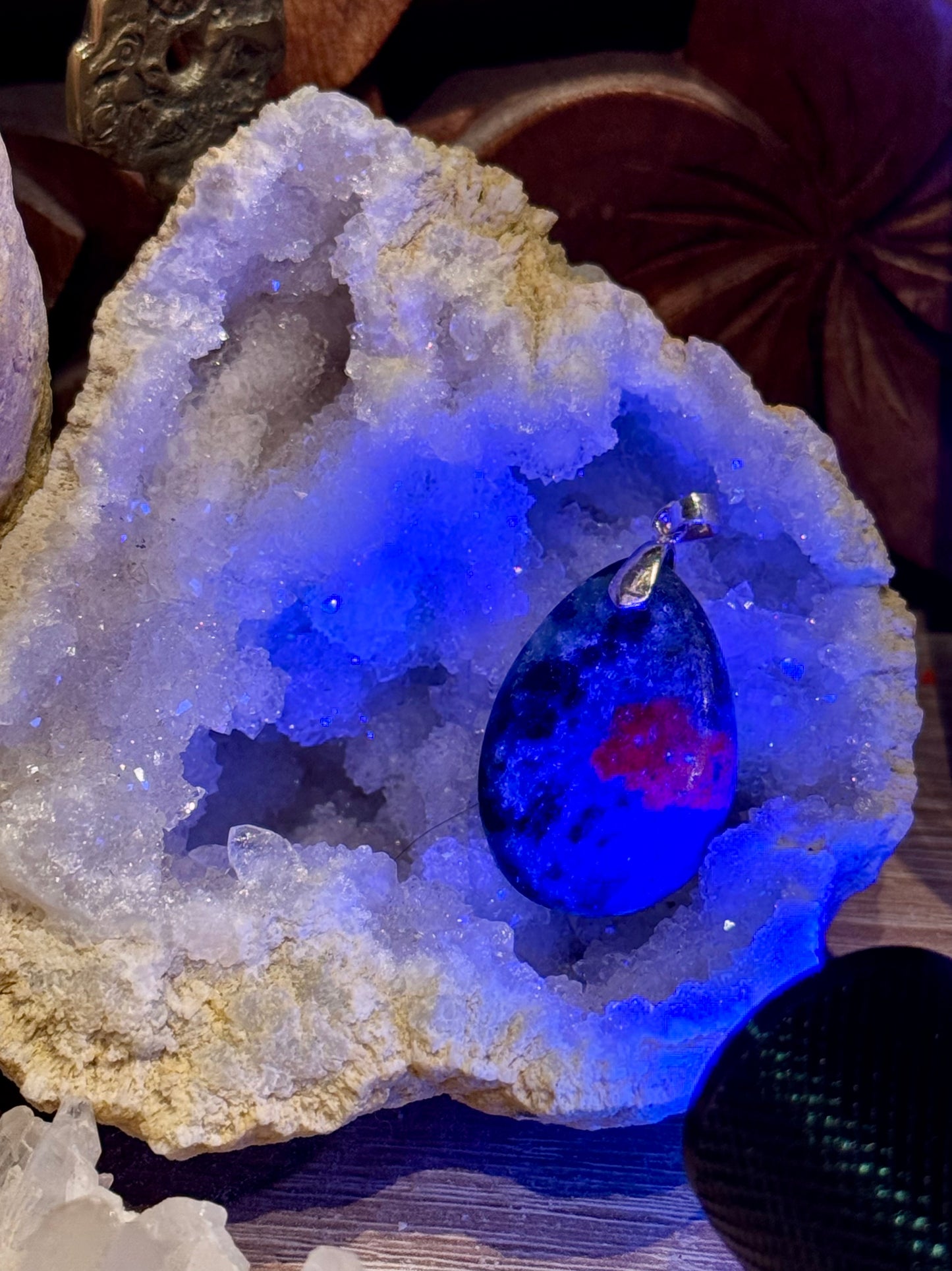 Pendentif de rubis zoïsite