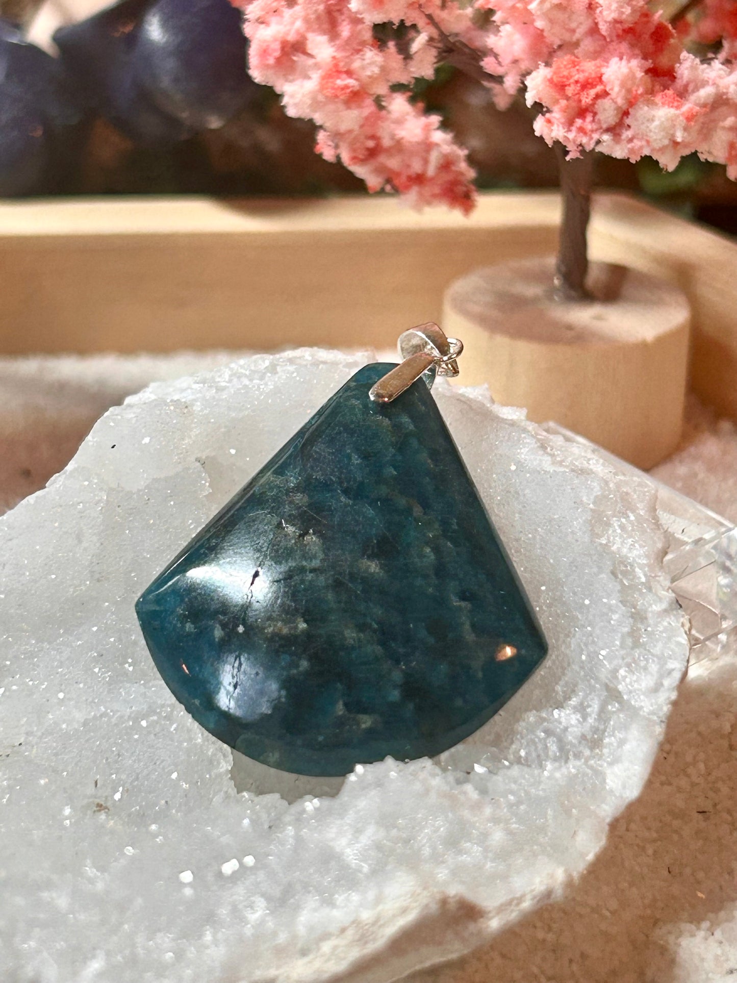 Pendentif d’Apatite bleue