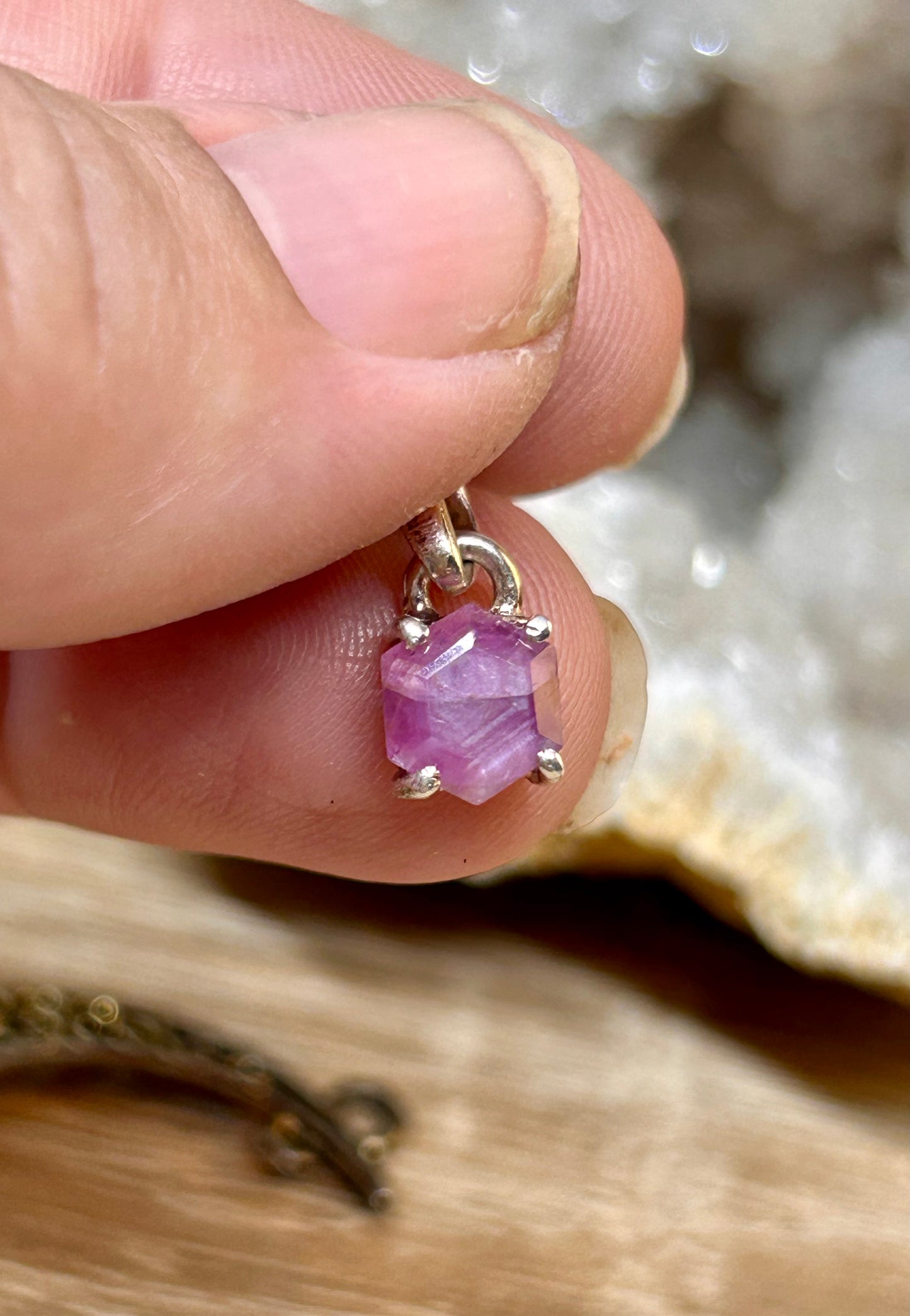 Pendentif en argent et solitaire de rubis