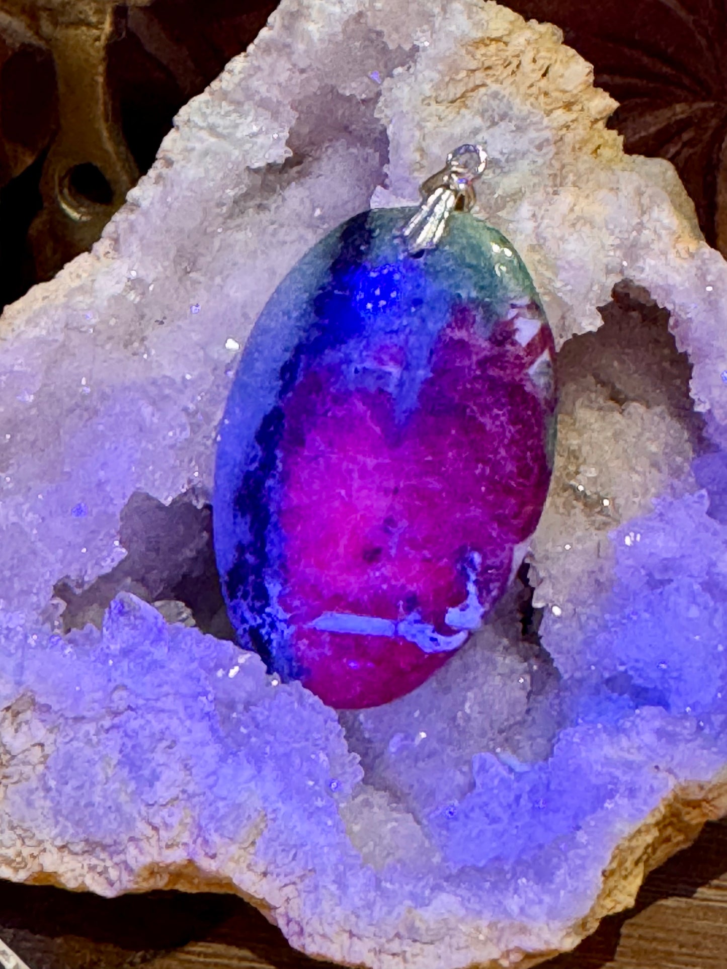 Pendentif de rubis zoïsite