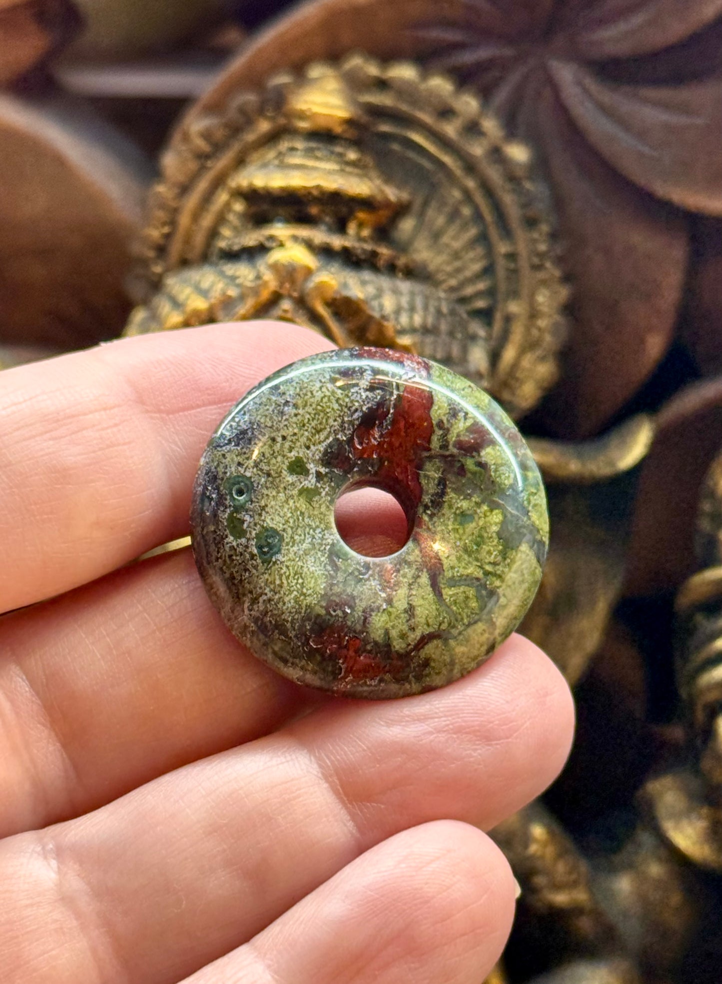 Donut de Piémontite ou Pierre du dragon