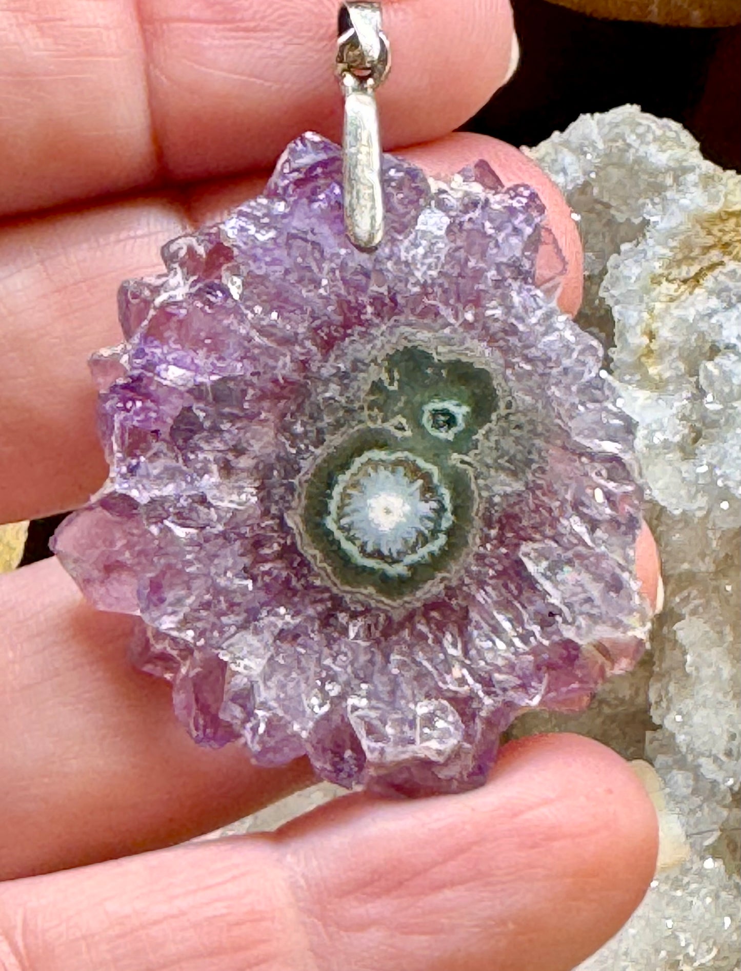 Pendentif de tranche d’améthyste