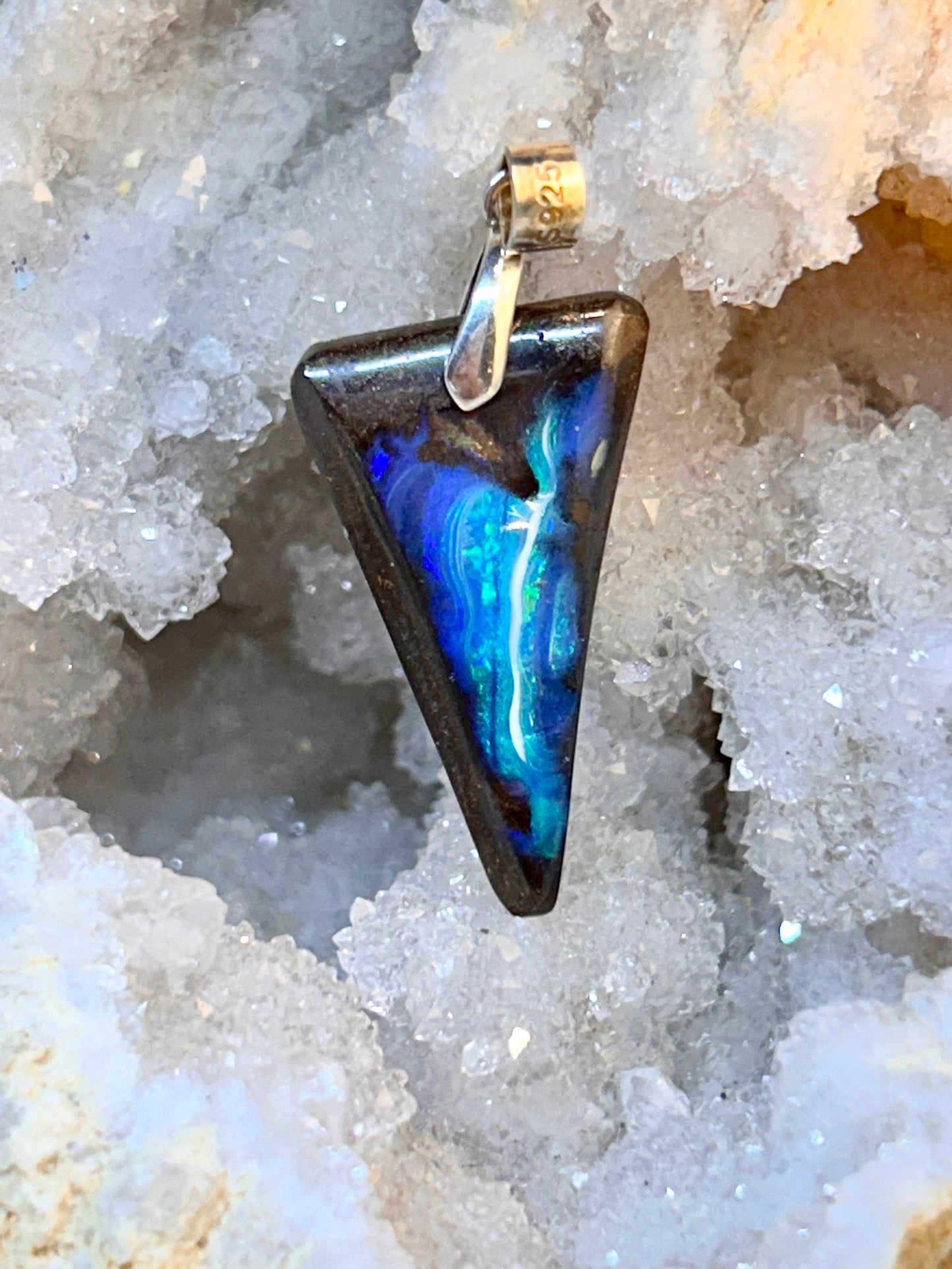Pendentif d’opale boulder