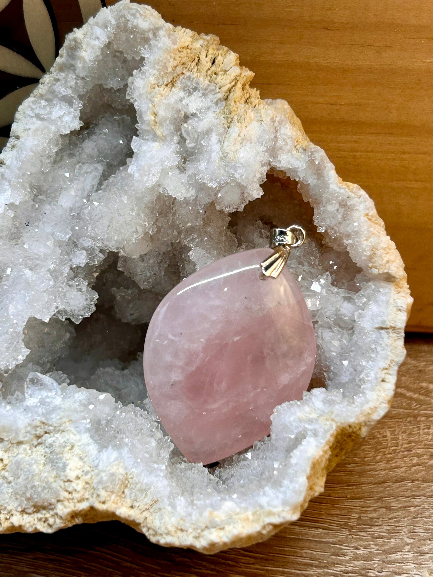 Pendentif de quartz rose marquise