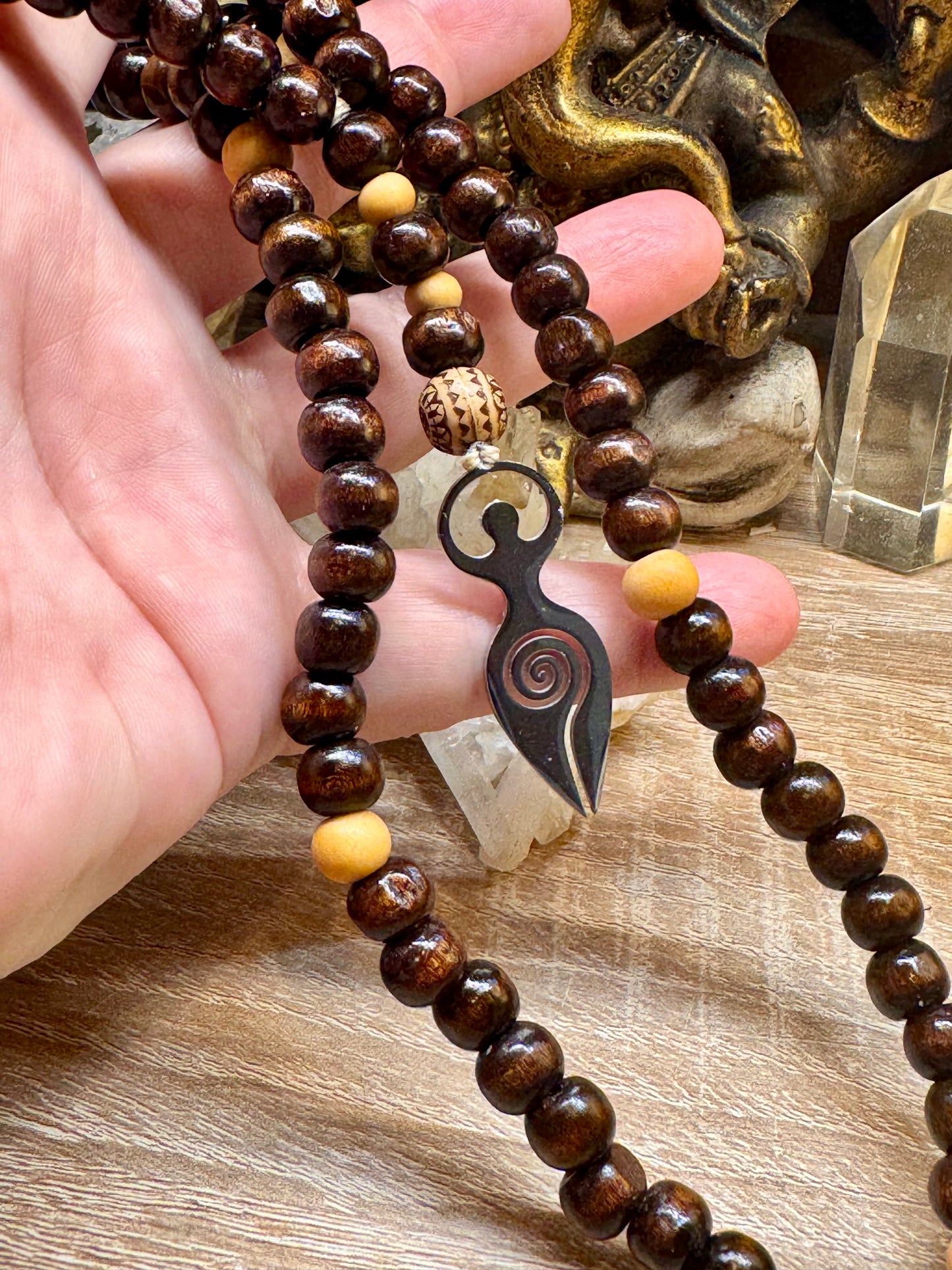 Collier de perles en bois