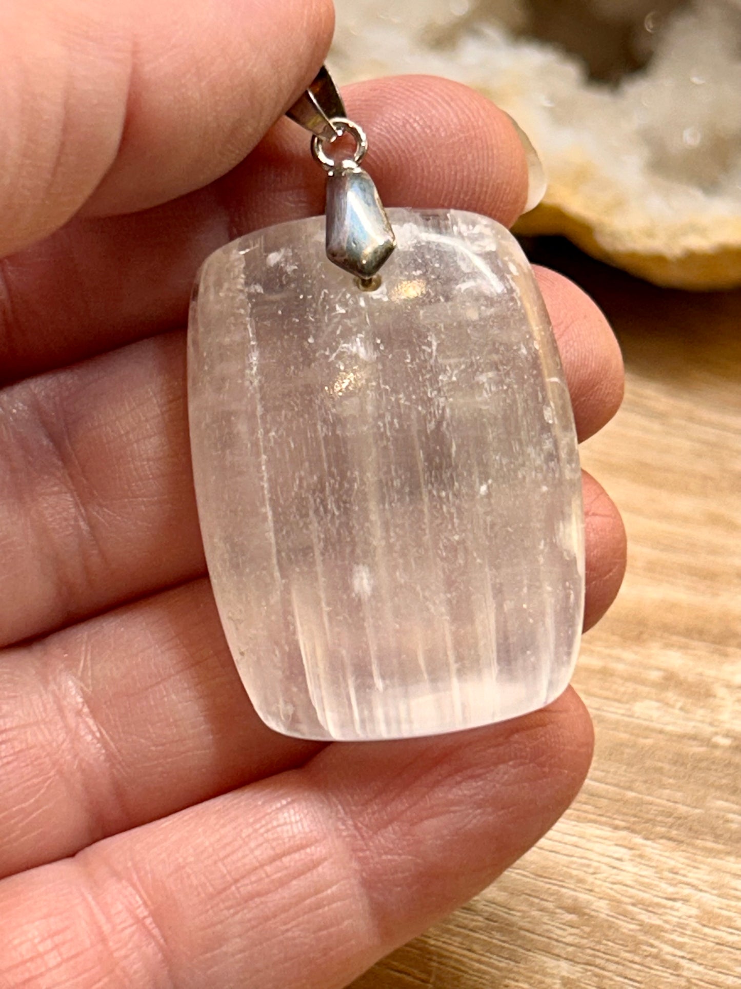Pendentif de sélénite