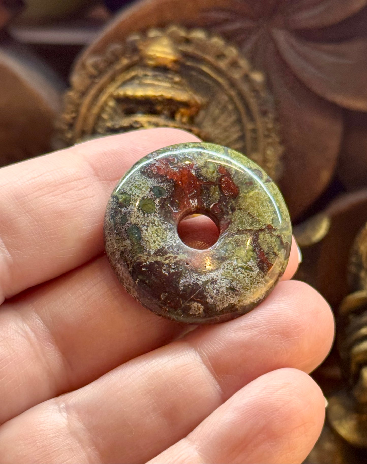 Donut de Piémontite ou Pierre du dragon
