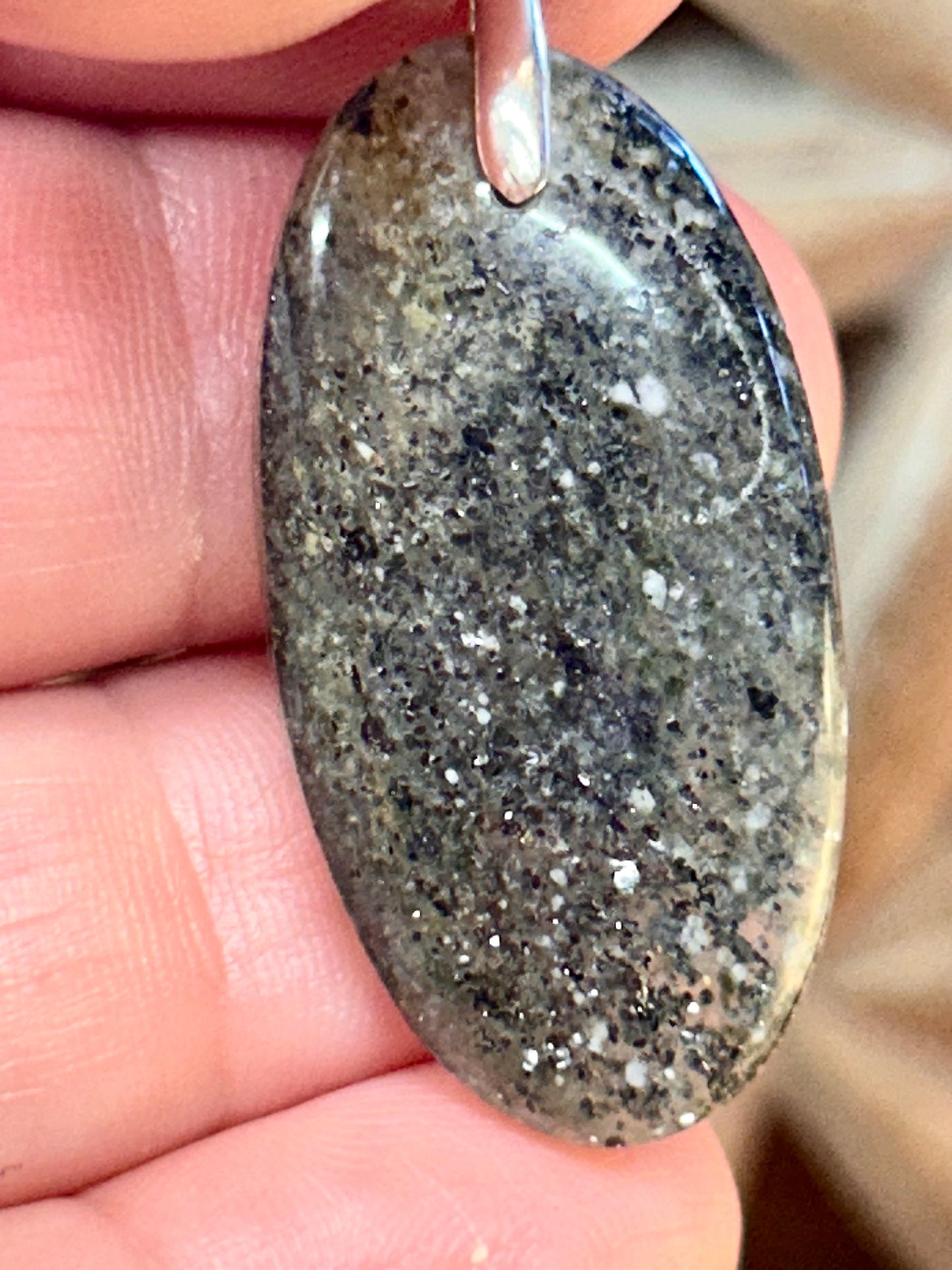 Pendentif de pierre de soleil noire