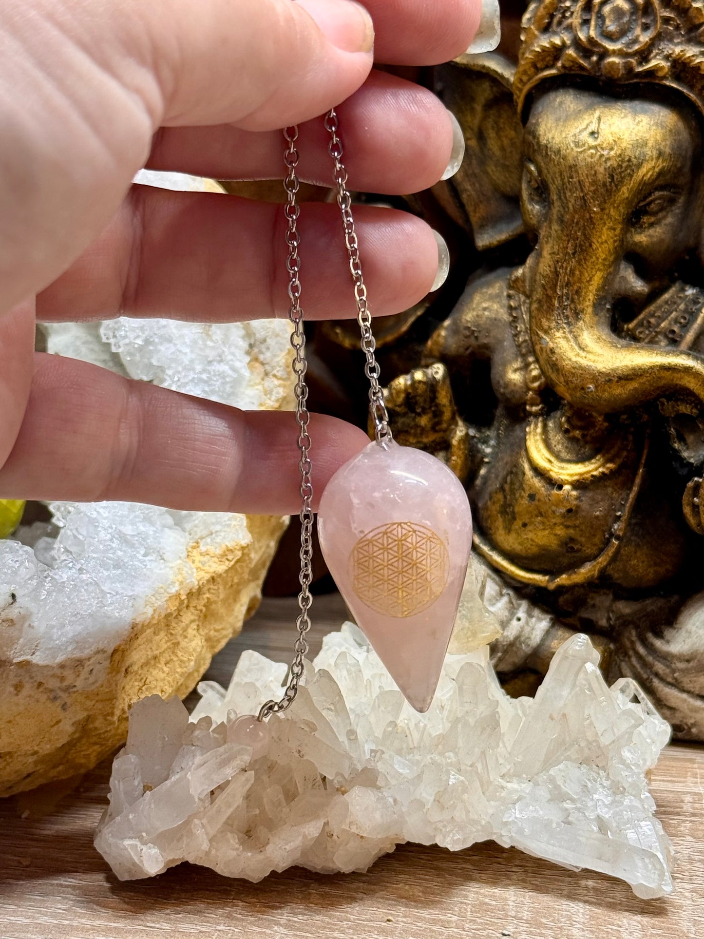 Pendule goutte gravé Quartz Rose