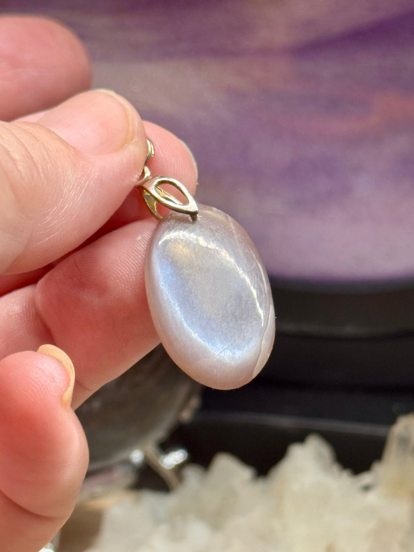 Pendentif de pierre de lune nacrée
