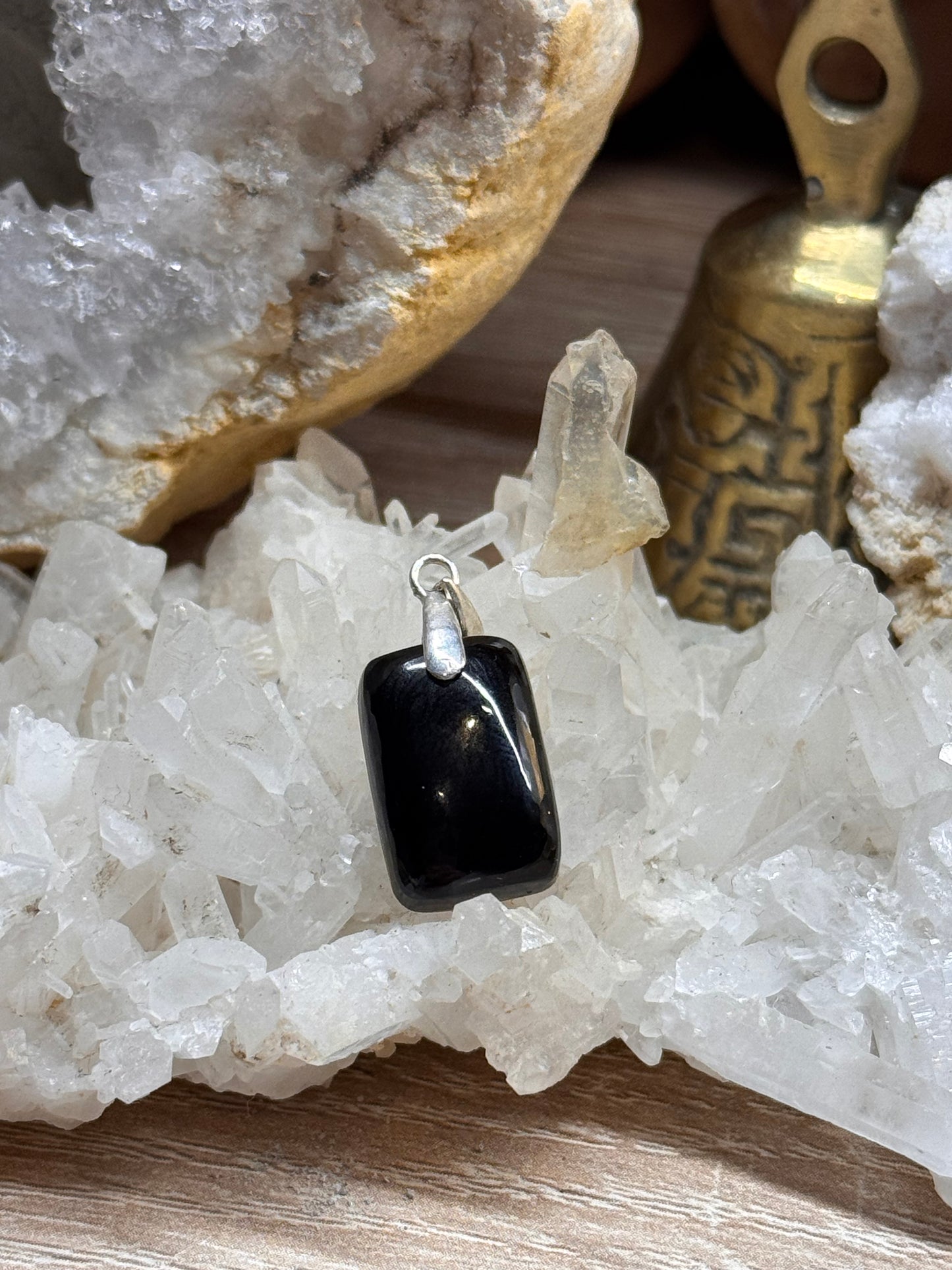 Pendentif de spinelle noire