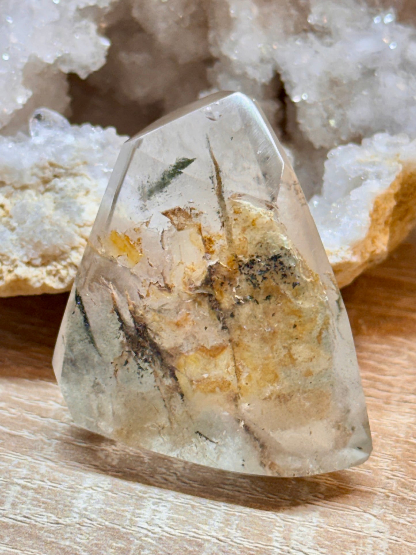 Cristal de quartz blanc faceté