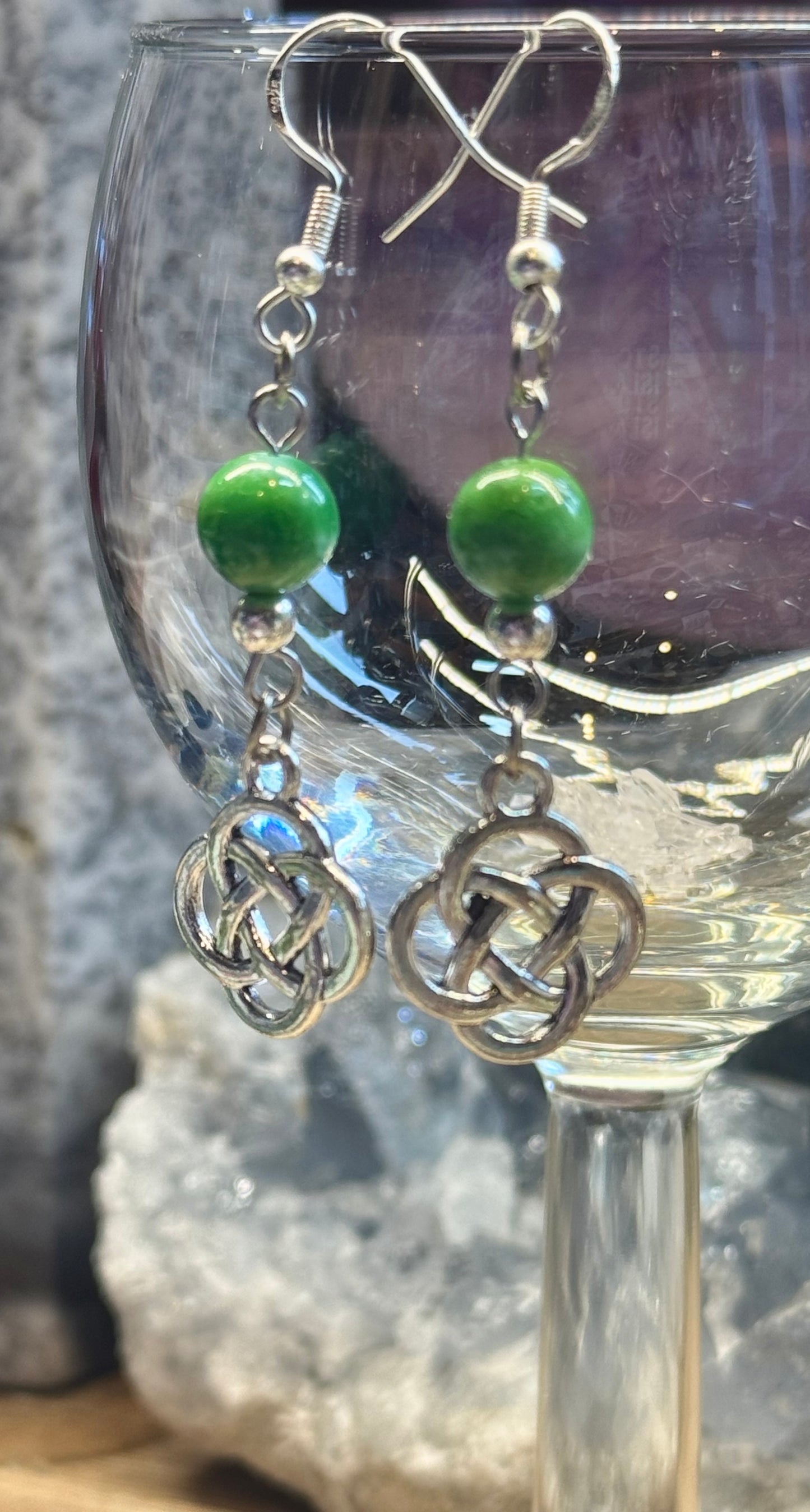 Boucles d’oreilles pendantes Variscite et Noeud infini