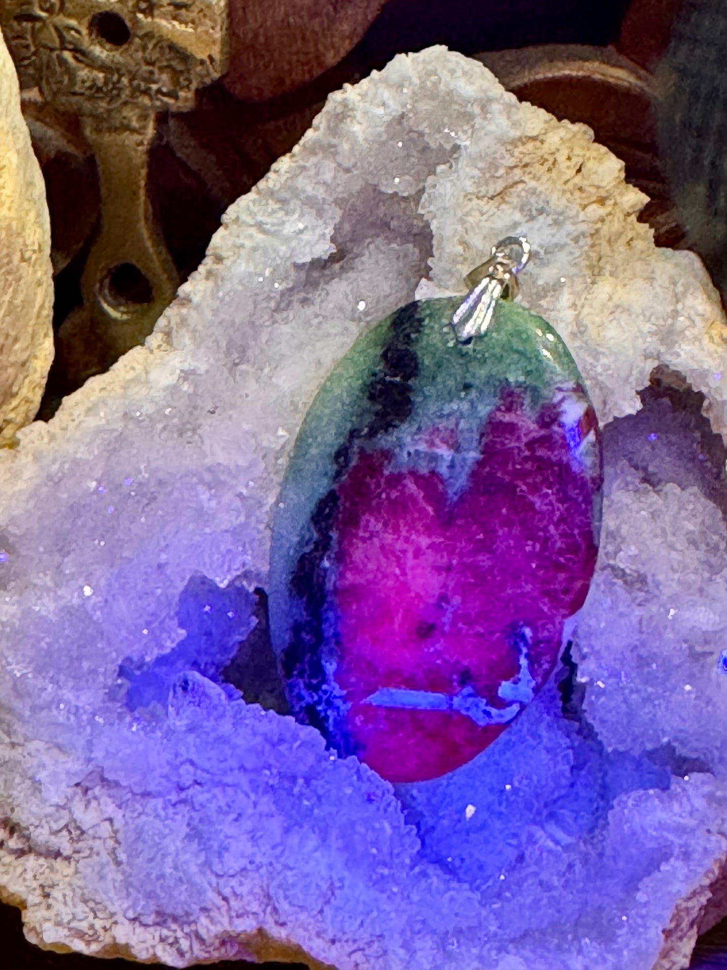Pendentif de rubis zoïsite