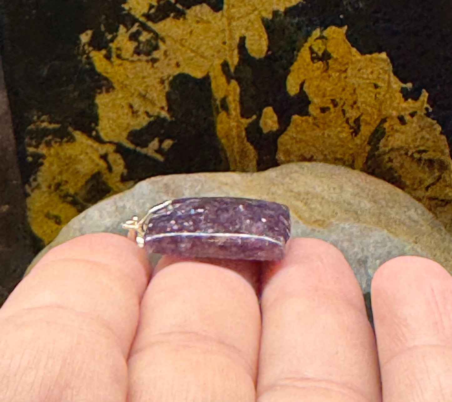 Pendentif carré de lépidolite