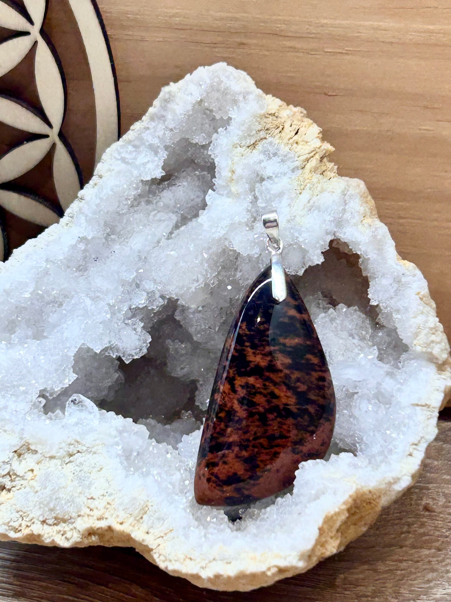 Pendentif d’obsidienne acajou
