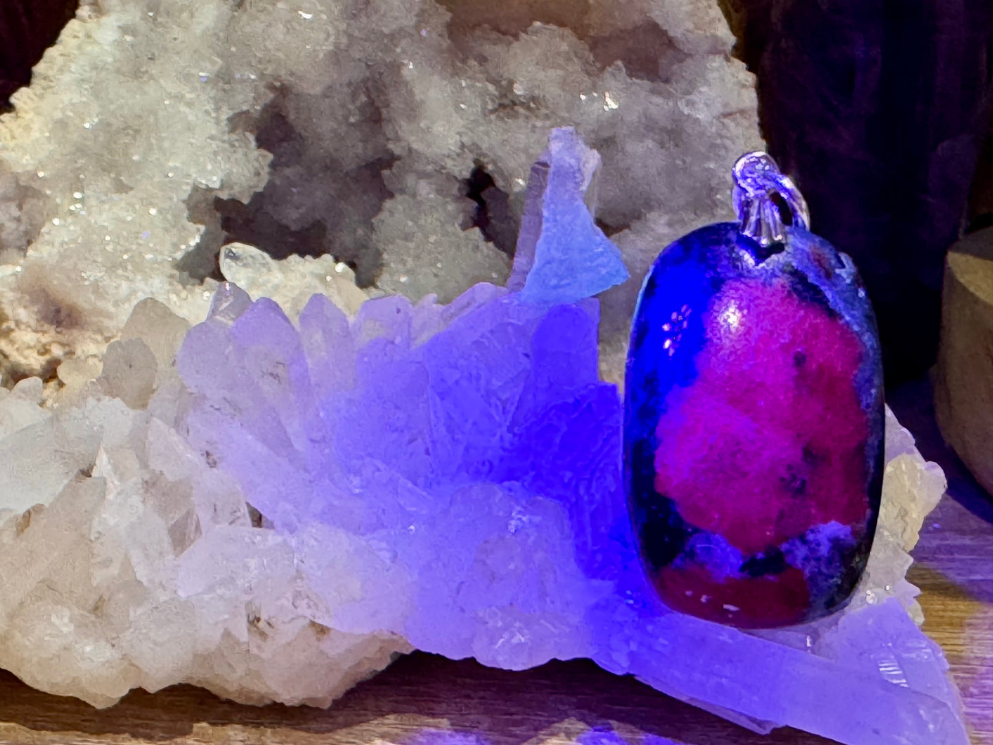Pendentif de rubis zoïsite