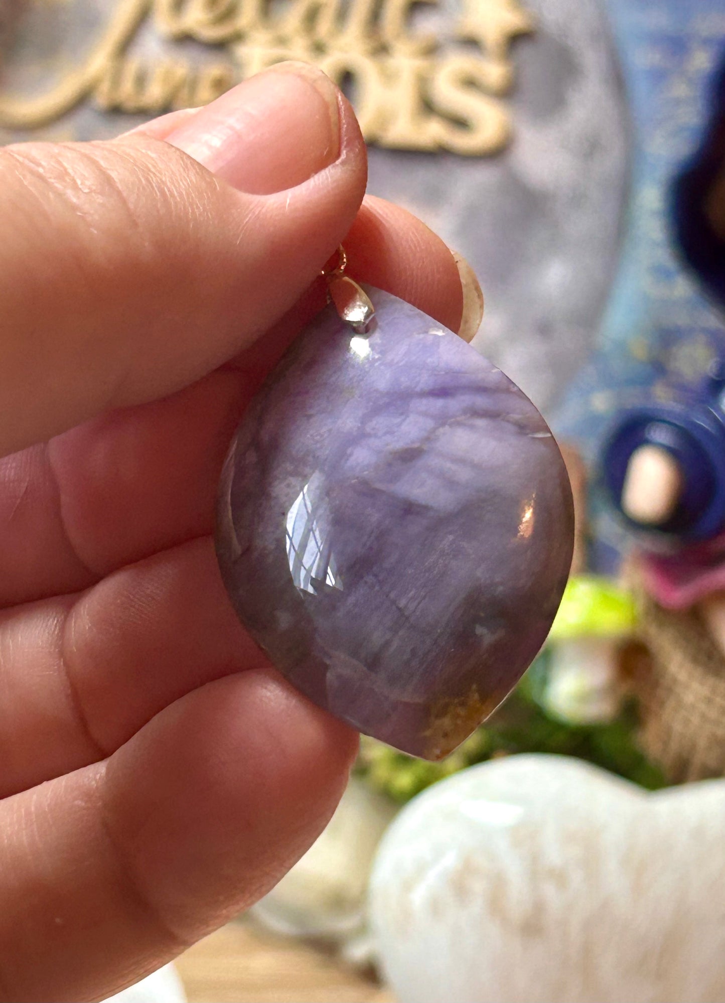 Pendentif d’opale violette