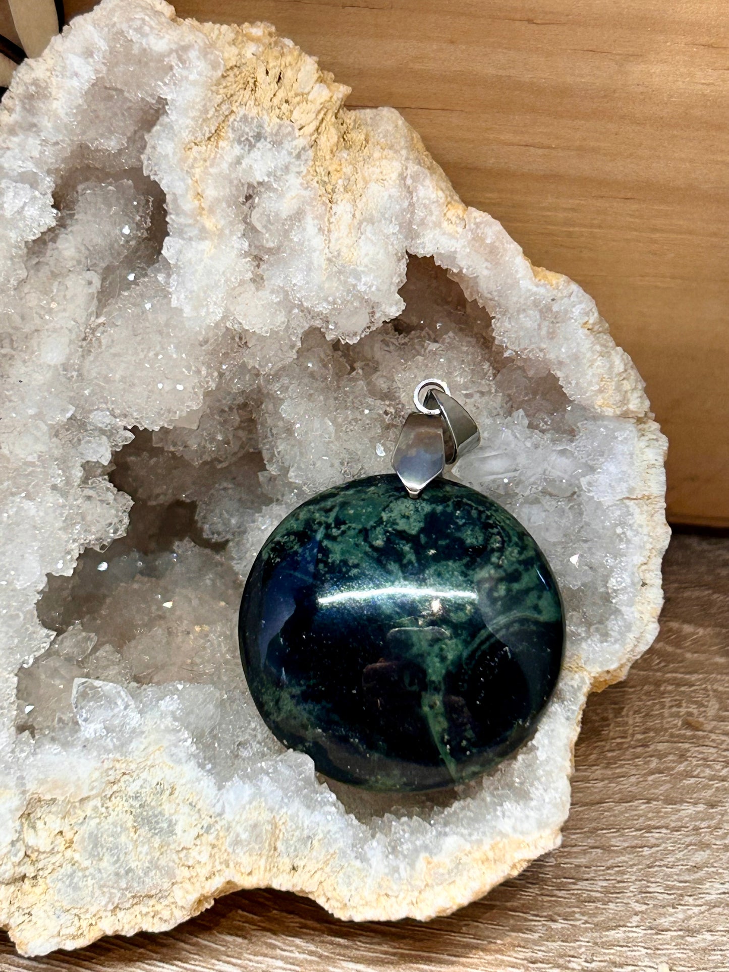 Pendentif de jaspe kambaba
