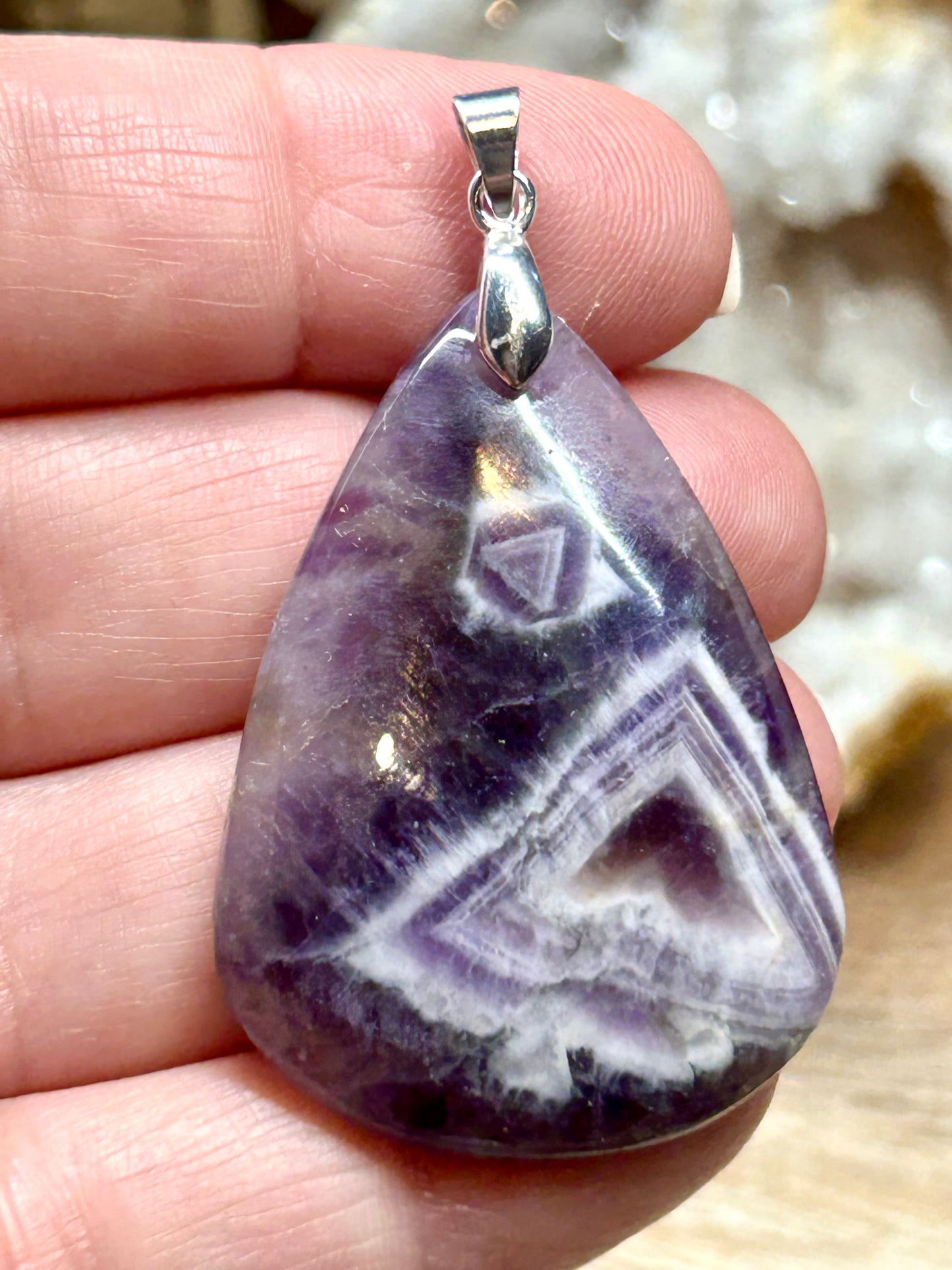 Pendentif d’améthyste chevron