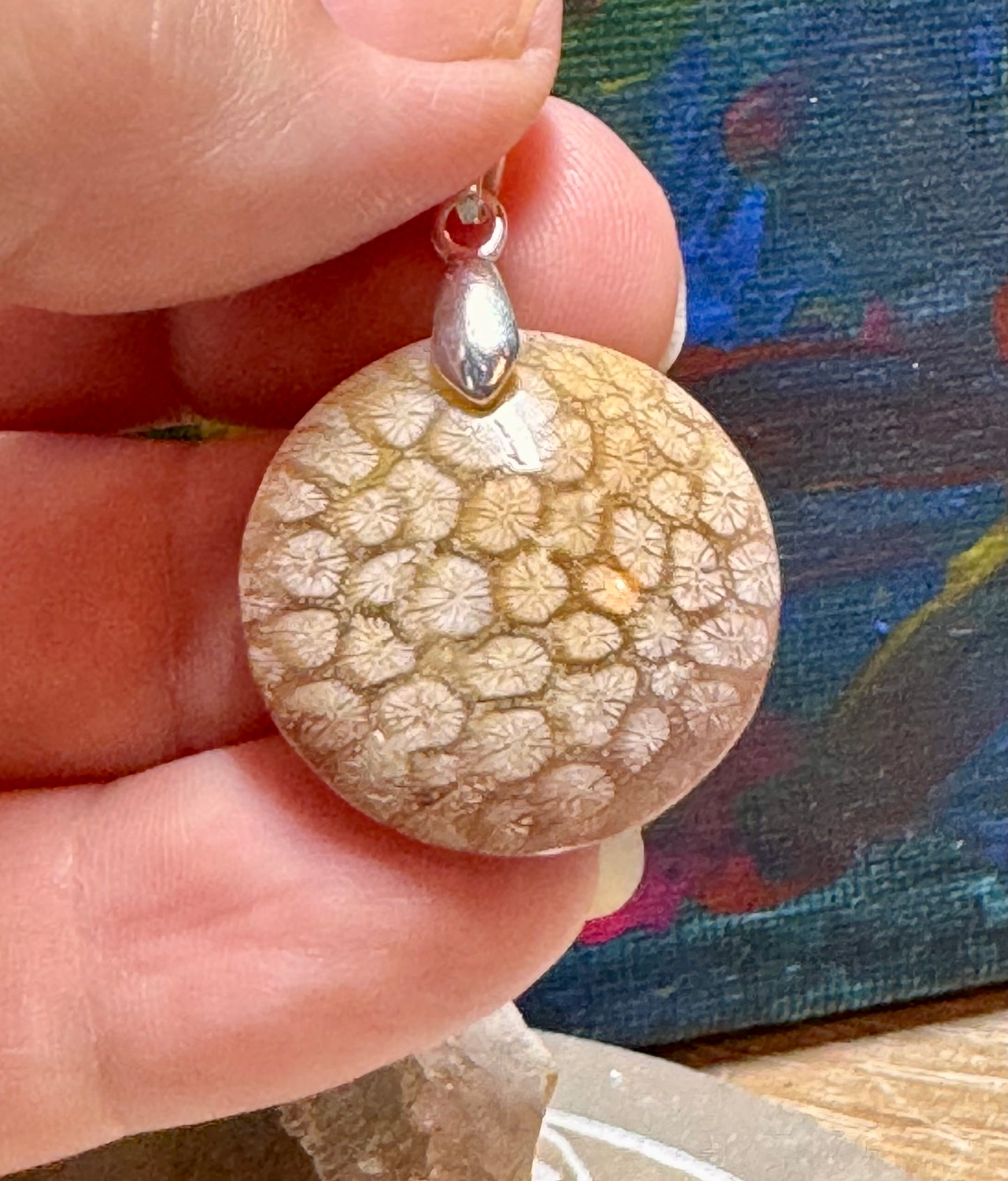 Pendentif de corail fossilisé