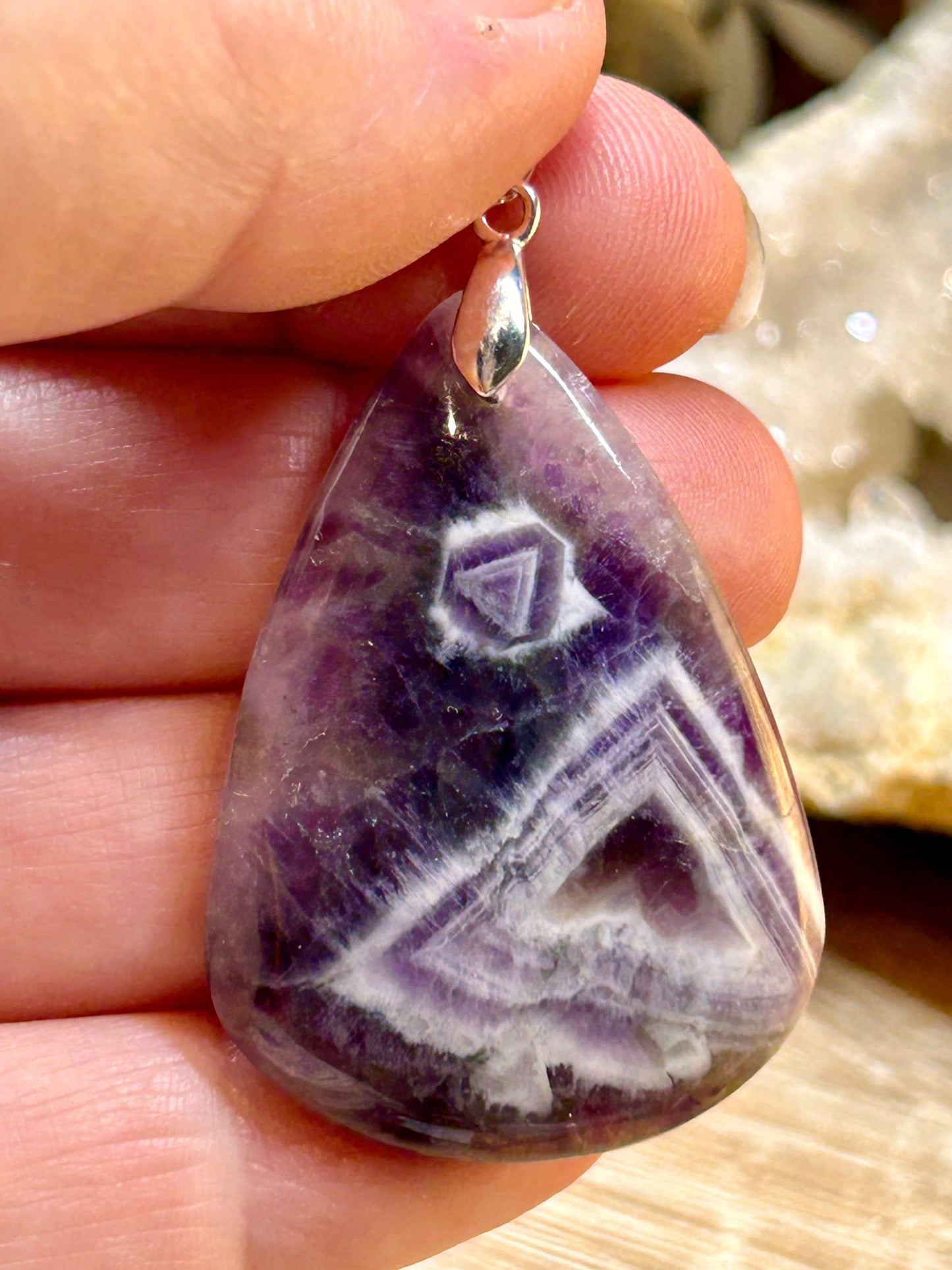 Pendentif d’améthyste chevron
