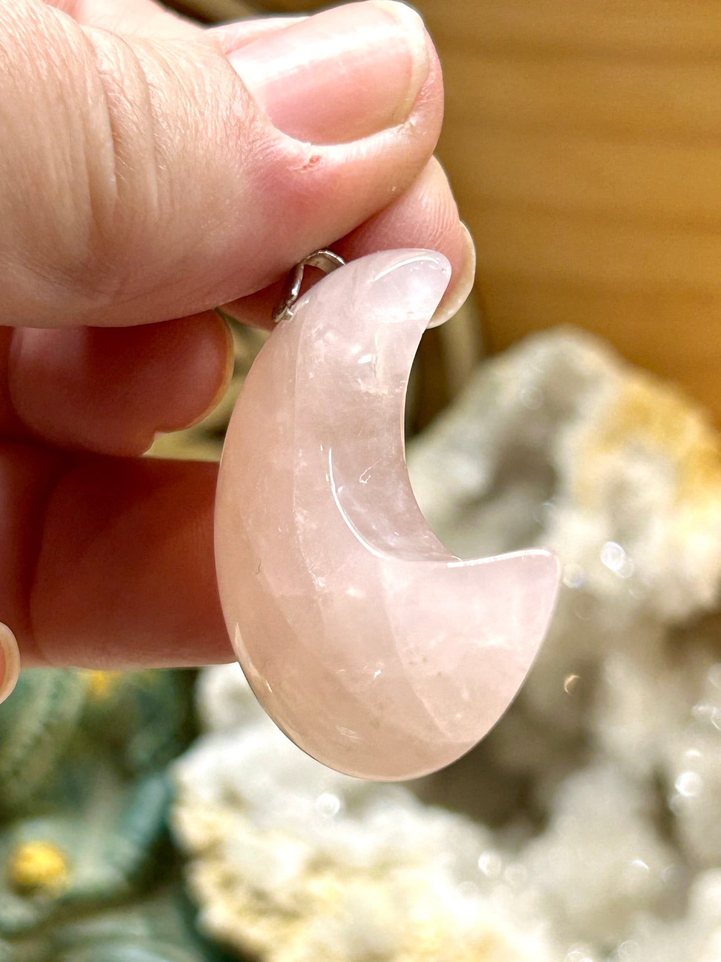 Pendentif de quartz rose croissant de lune