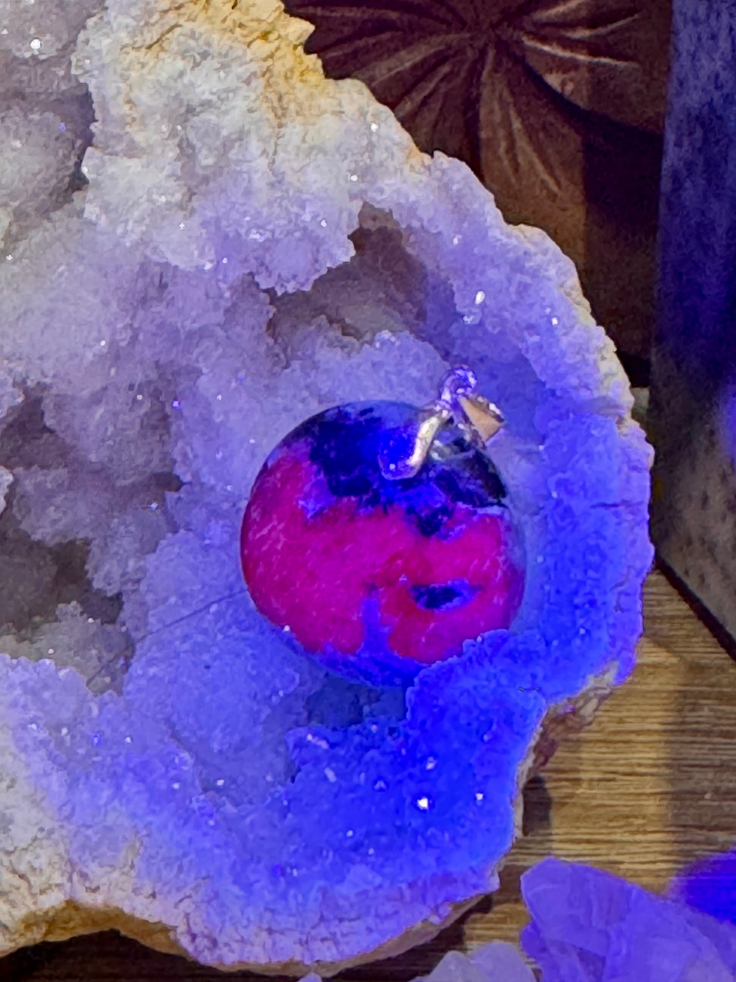 Pendentif de rubis zoïsite