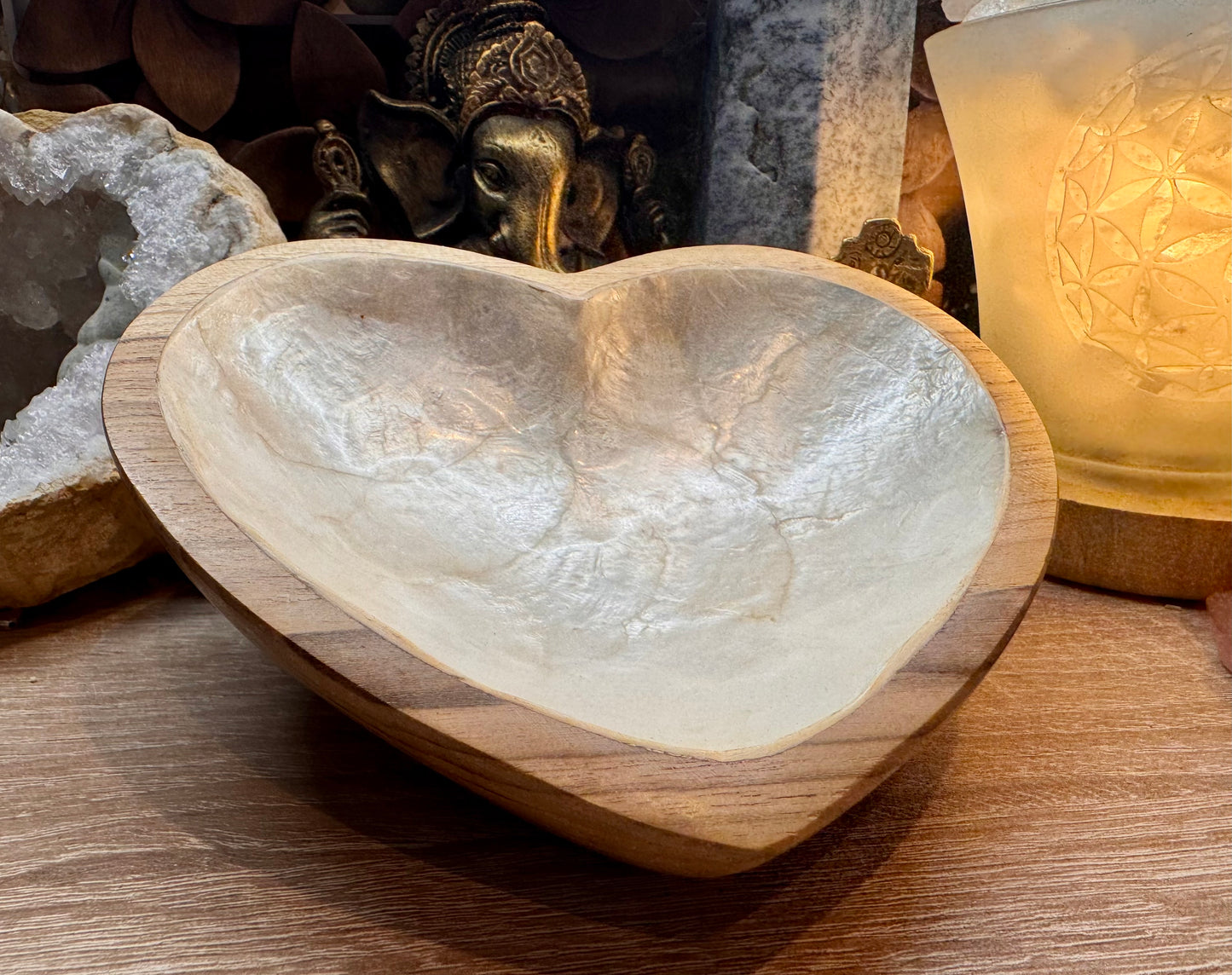 Cœur en bois indonésien et nacre