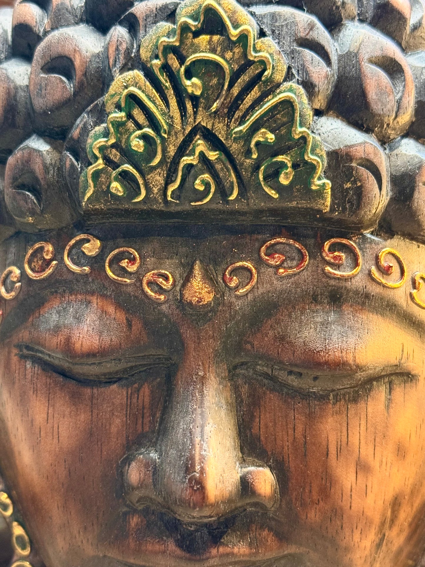 Tête de Bouddha sculpté