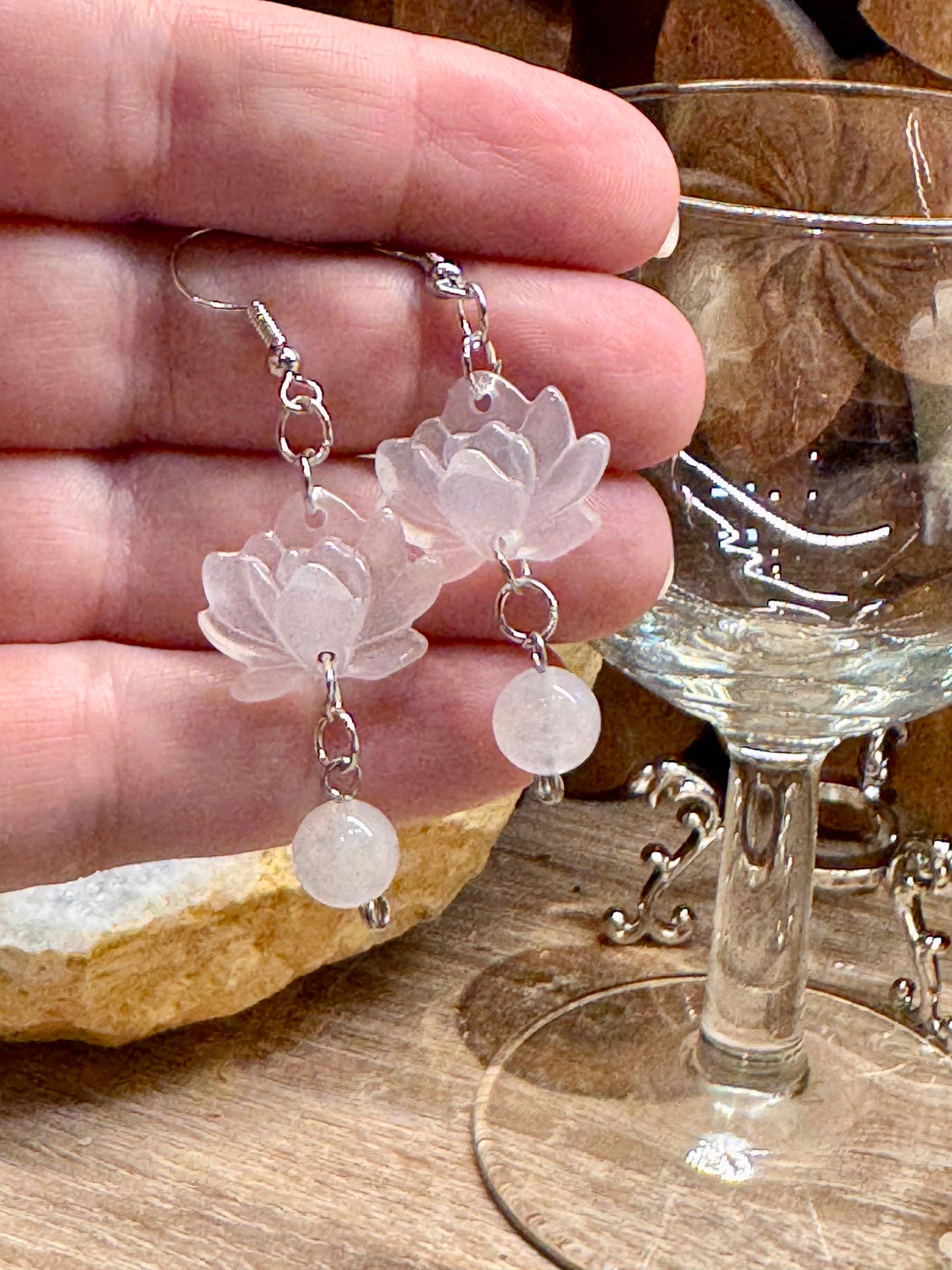 Boucles d’oreilles Lotus Blanc et Jade Blanc