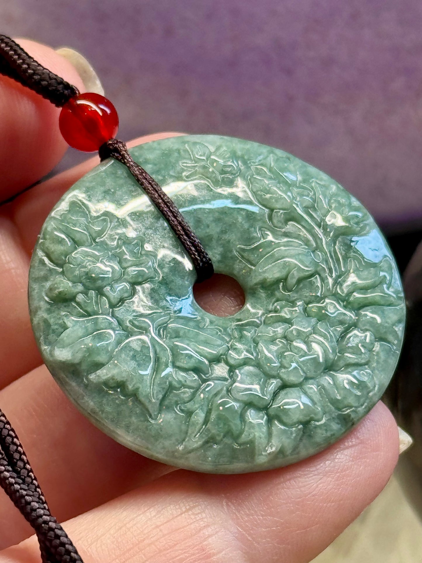 Collier avec Pierre Pi en Jade gravé