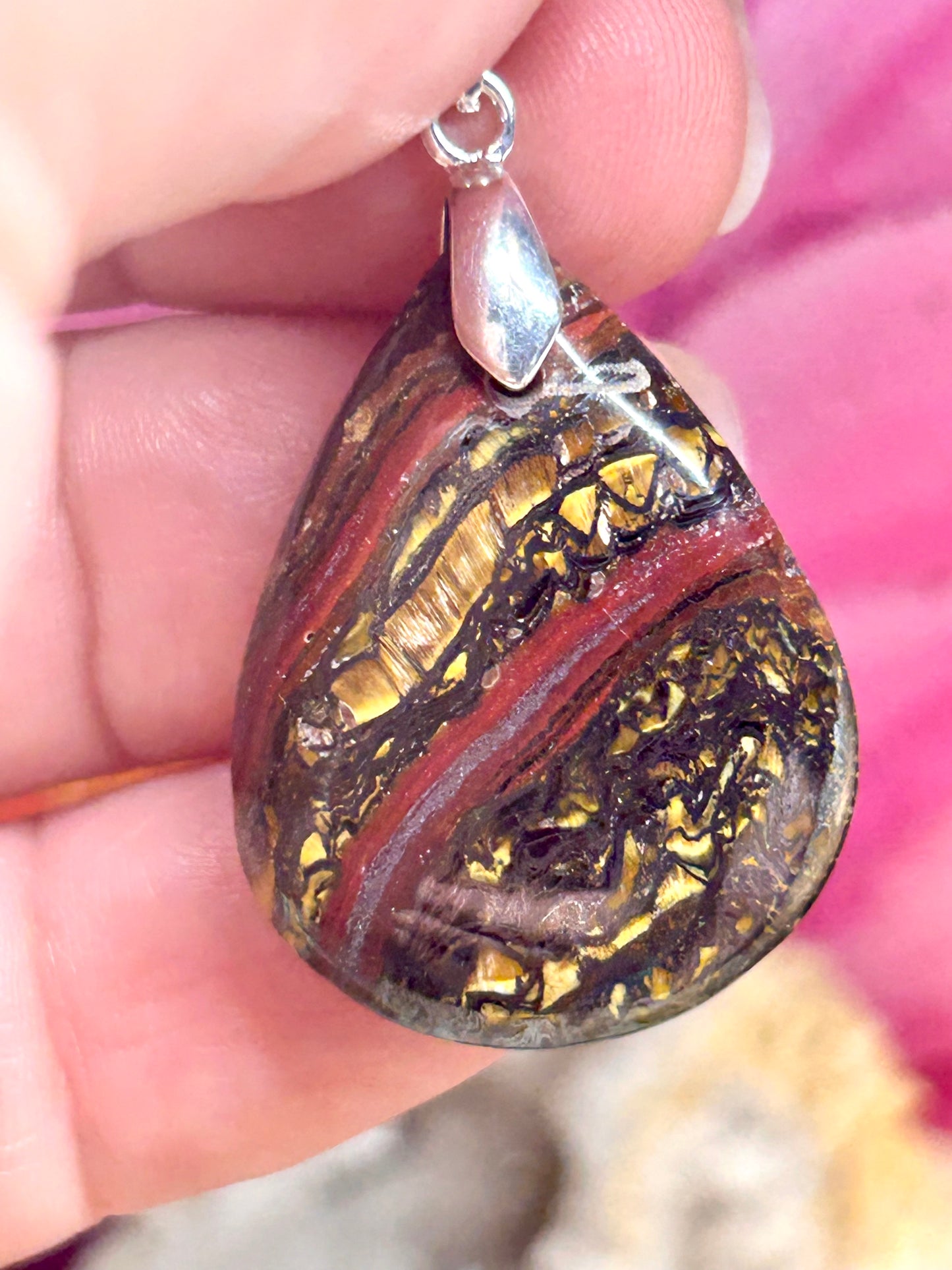 Pendentif d’œil de fer D
