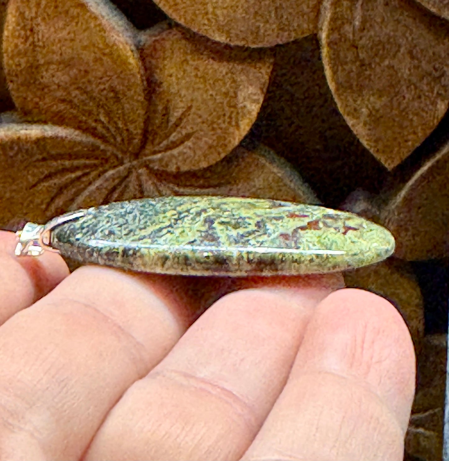 Pendentif de pierre de dragon ou piémontite