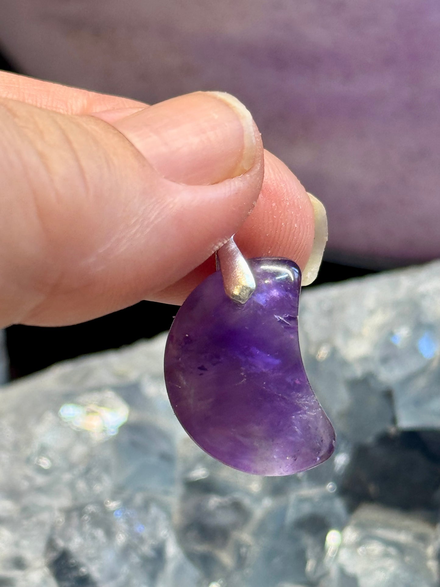 Pendentif d’Améthyste croissant de lune