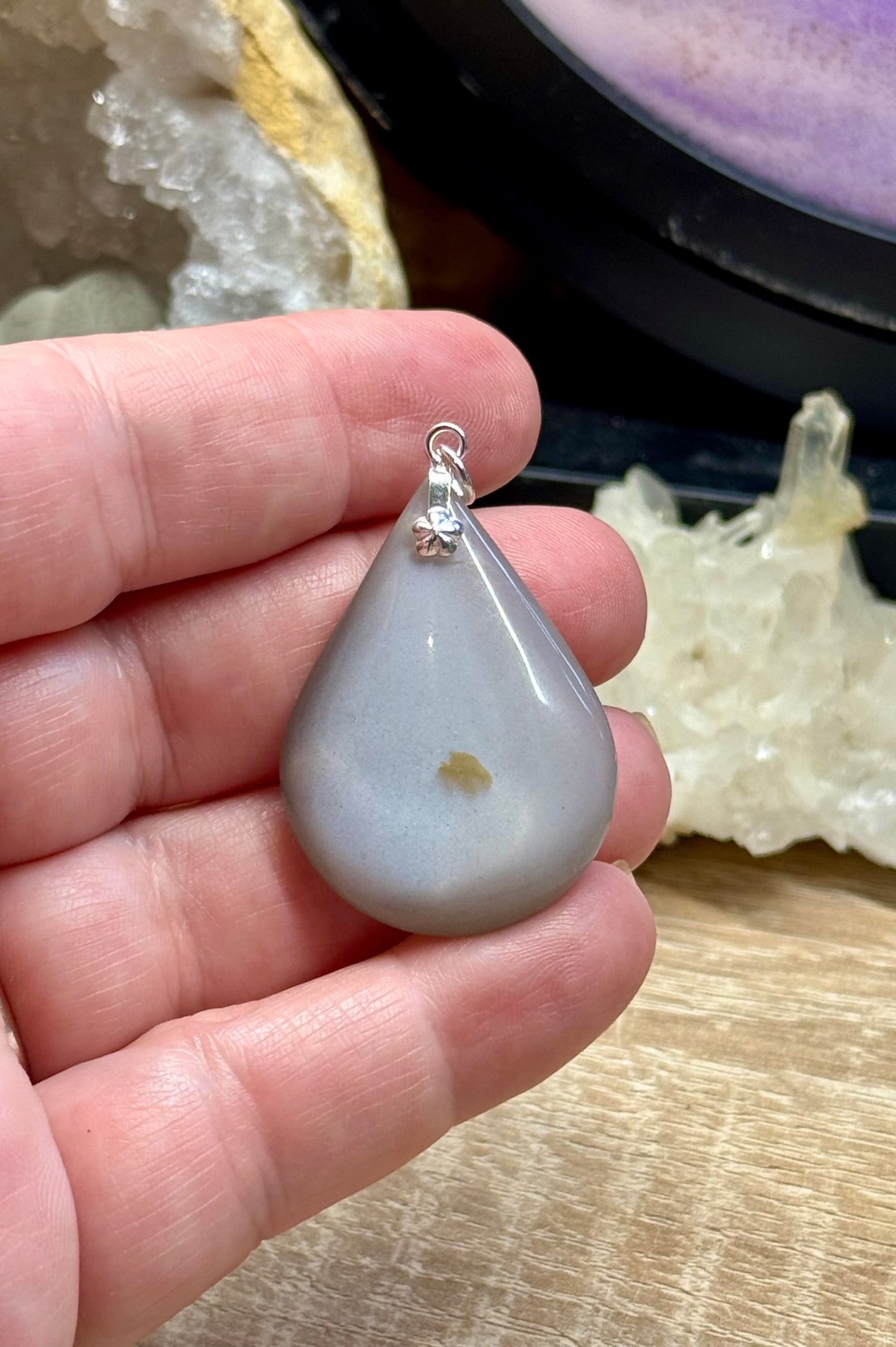 Pendentif en Pierre de lune grise nacrée