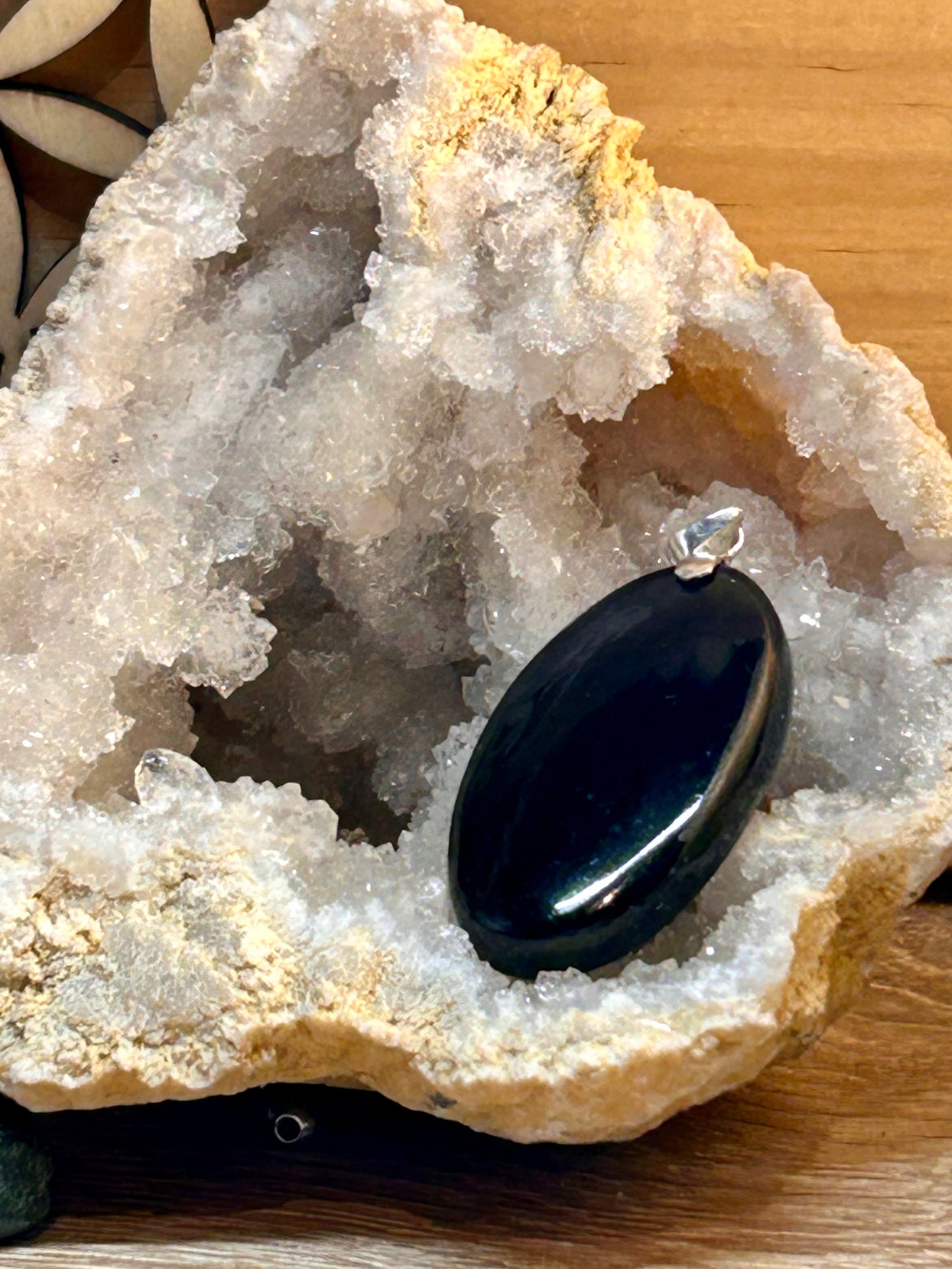 Pendentif de spinelle noire