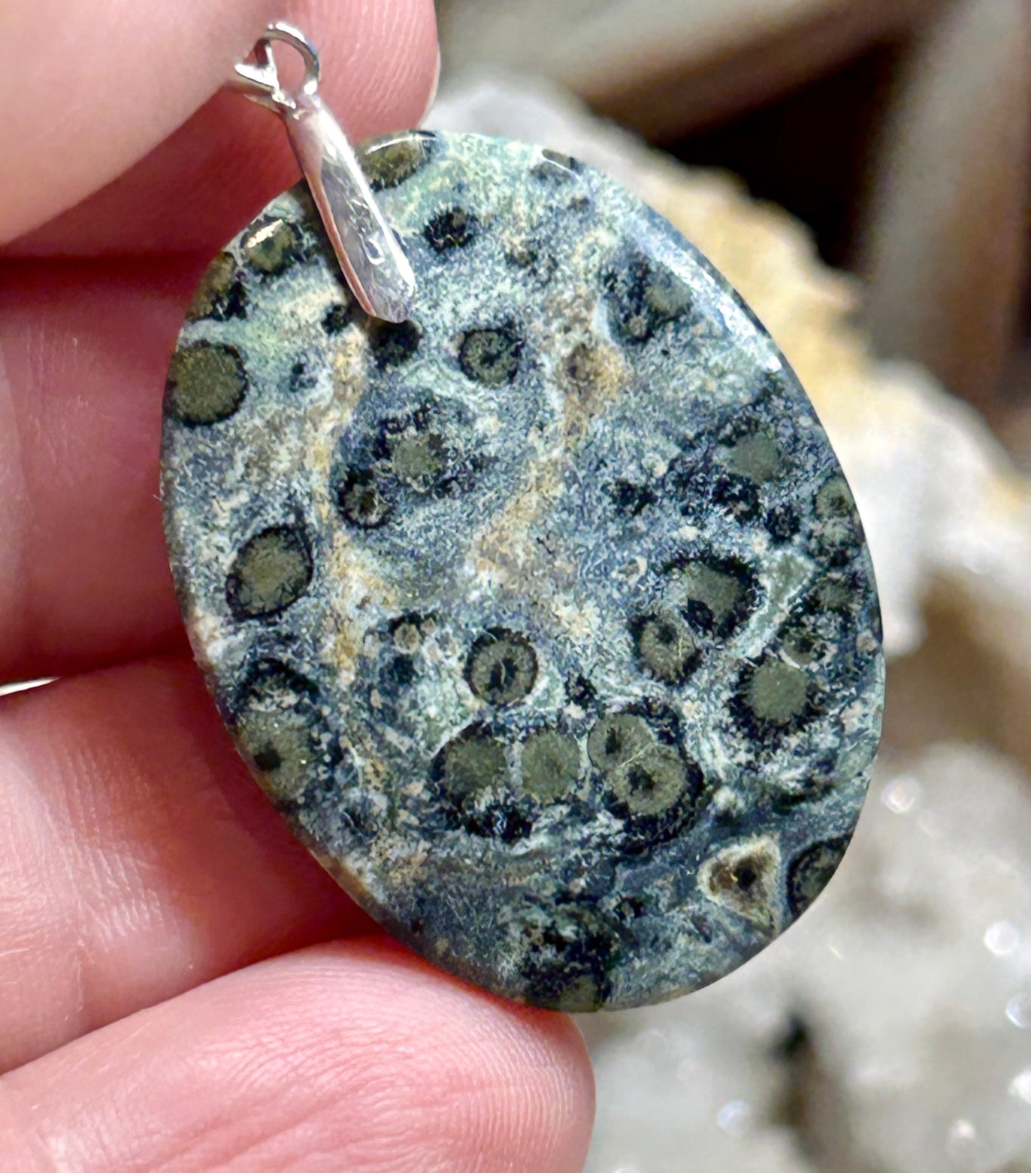 Pendentif de jaspe kambaba