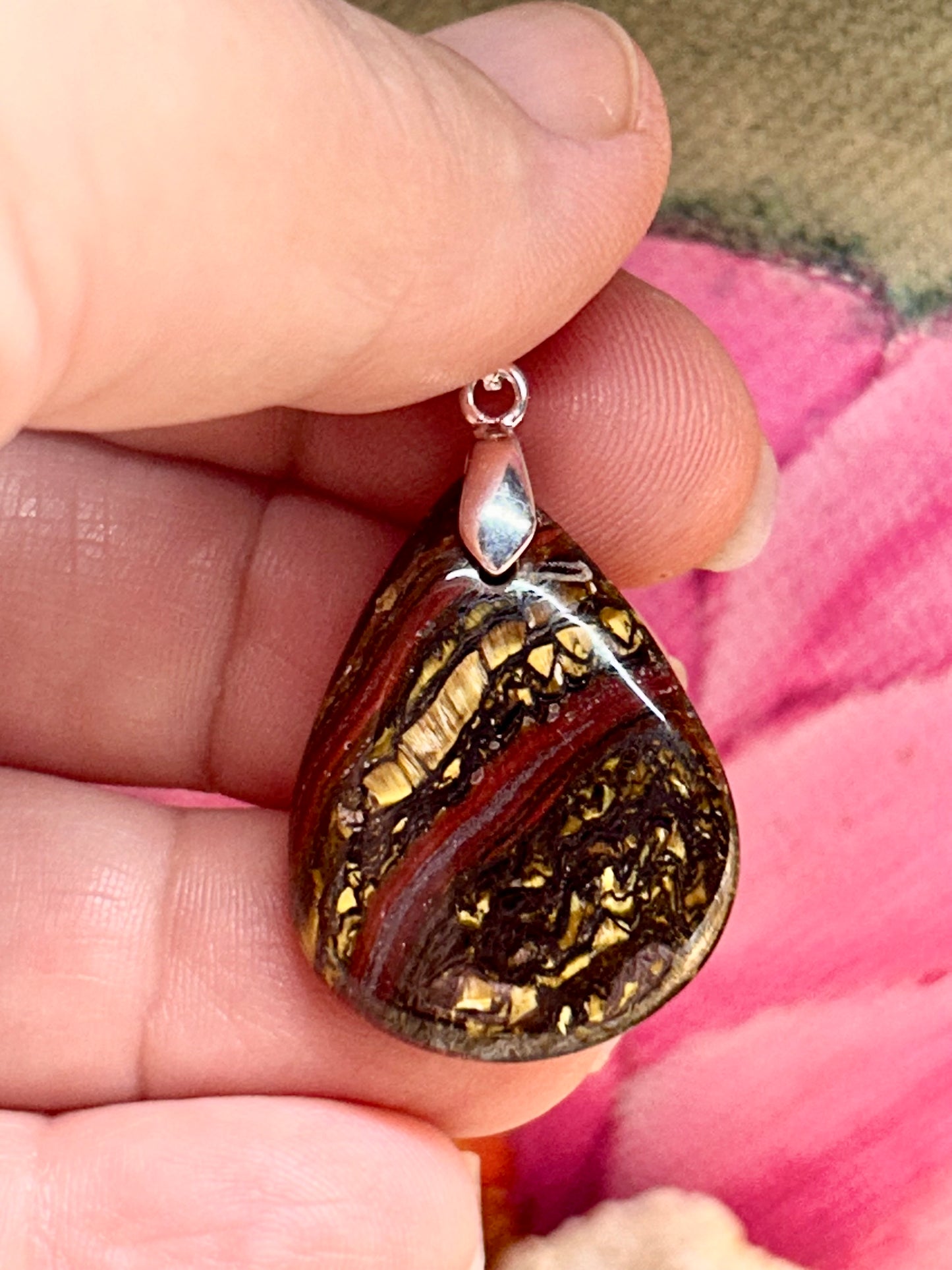Pendentif d’œil de fer D